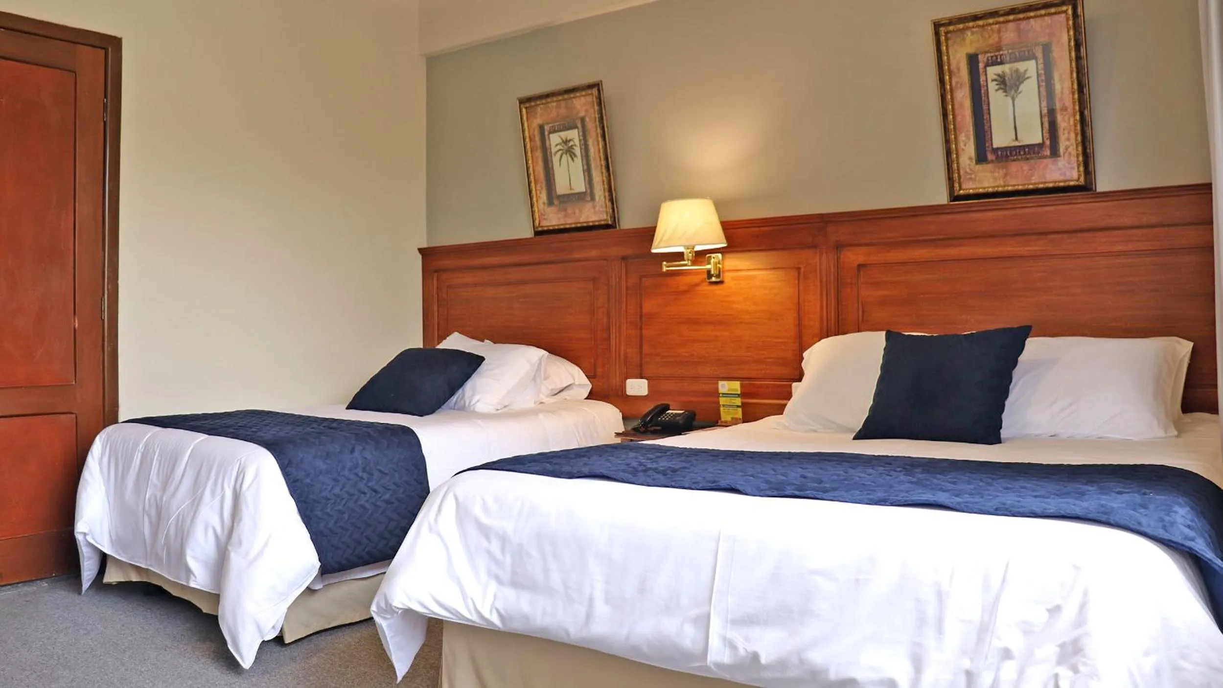 Bed in Hotel Florida