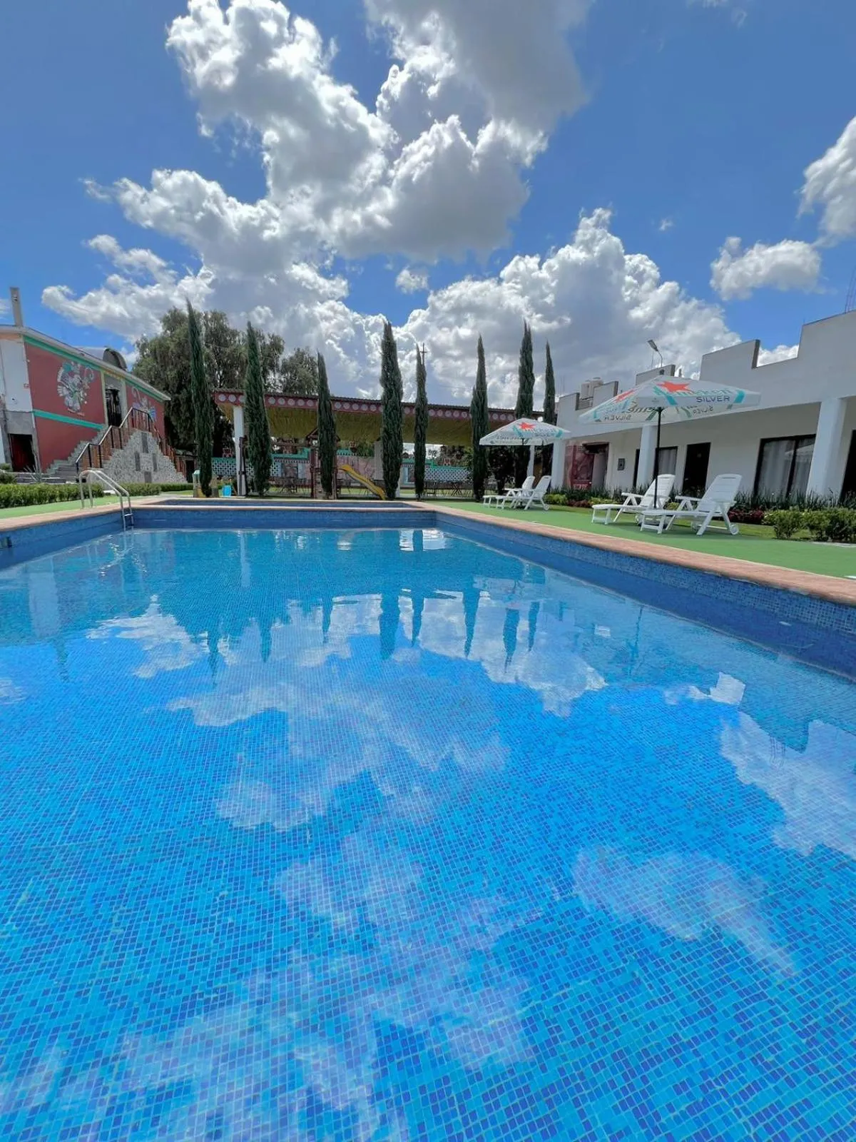 Swimming pool in Hotel El Jaguar