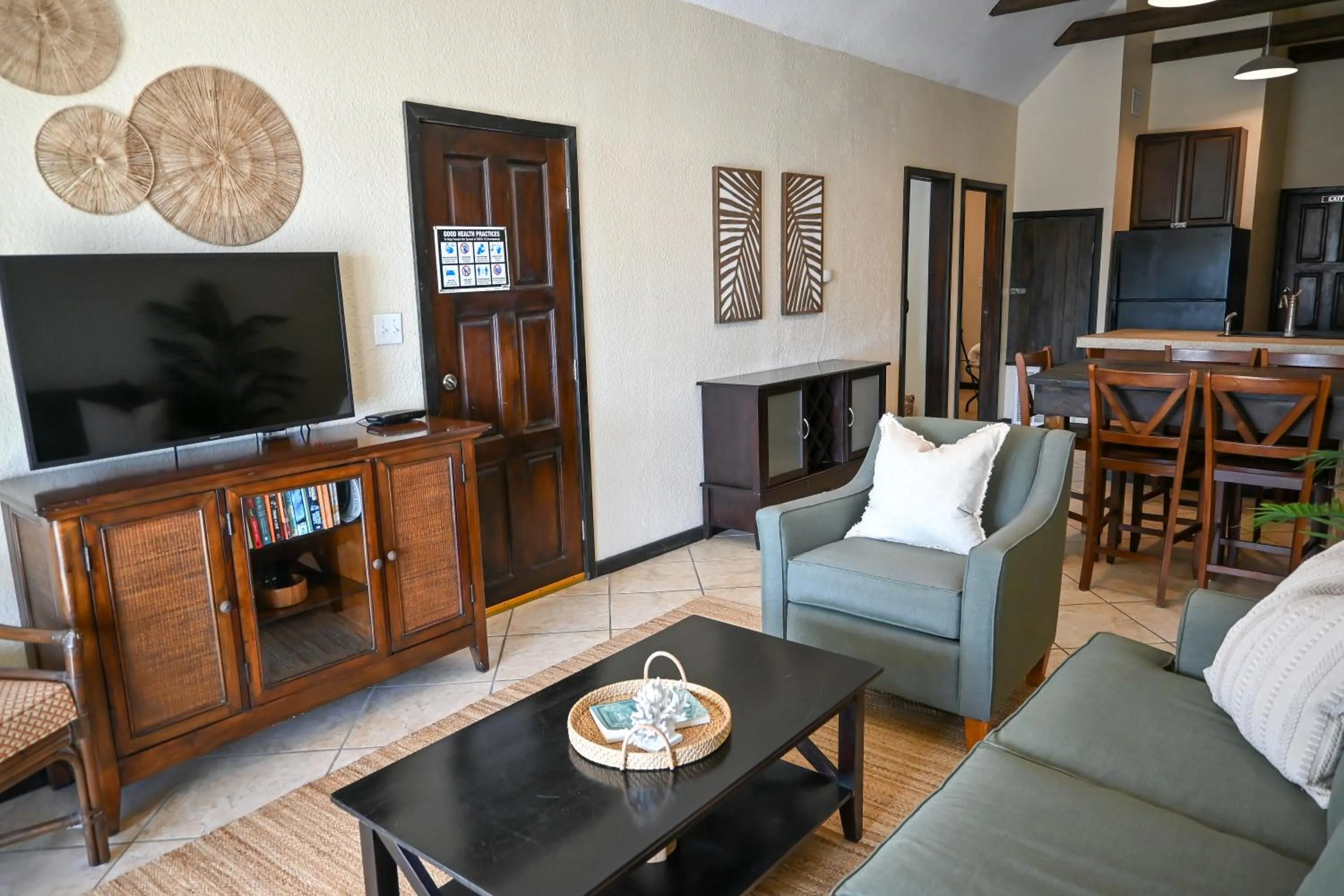 Communal lounge/ TV room in The Palapa House