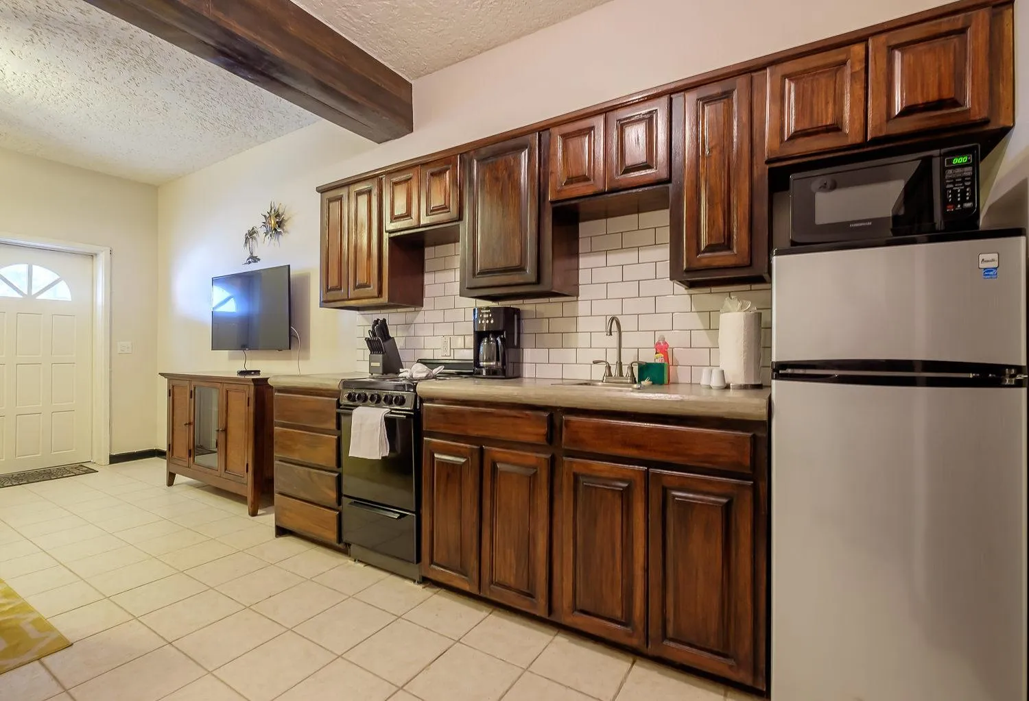 Kitchen or kitchenette in The Palapa House