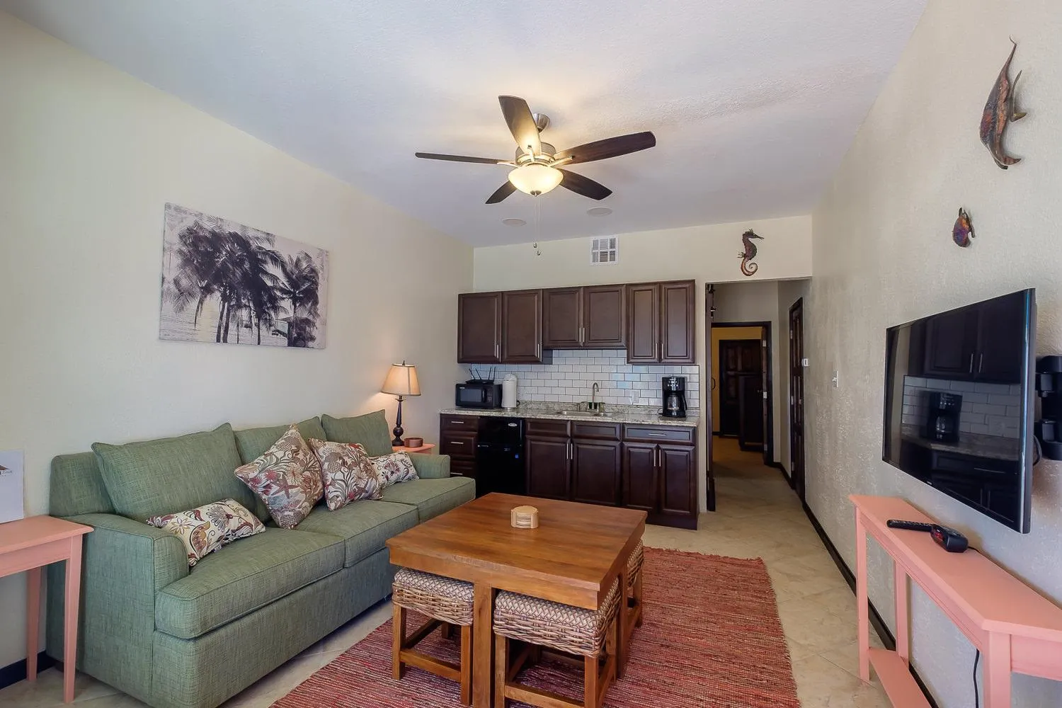 Kitchen or kitchenette in The Palapa House