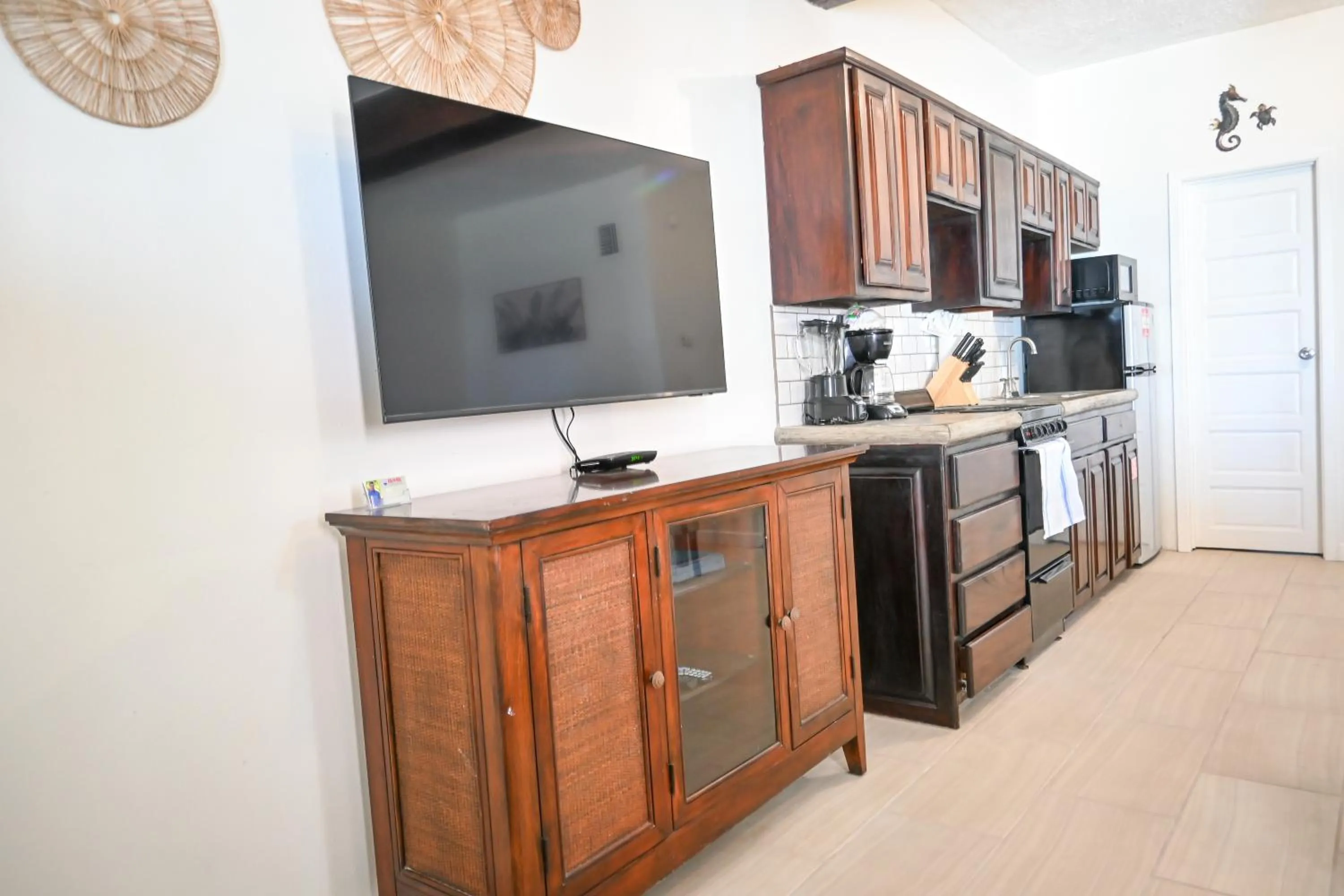 Kitchen or kitchenette in The Palapa House
