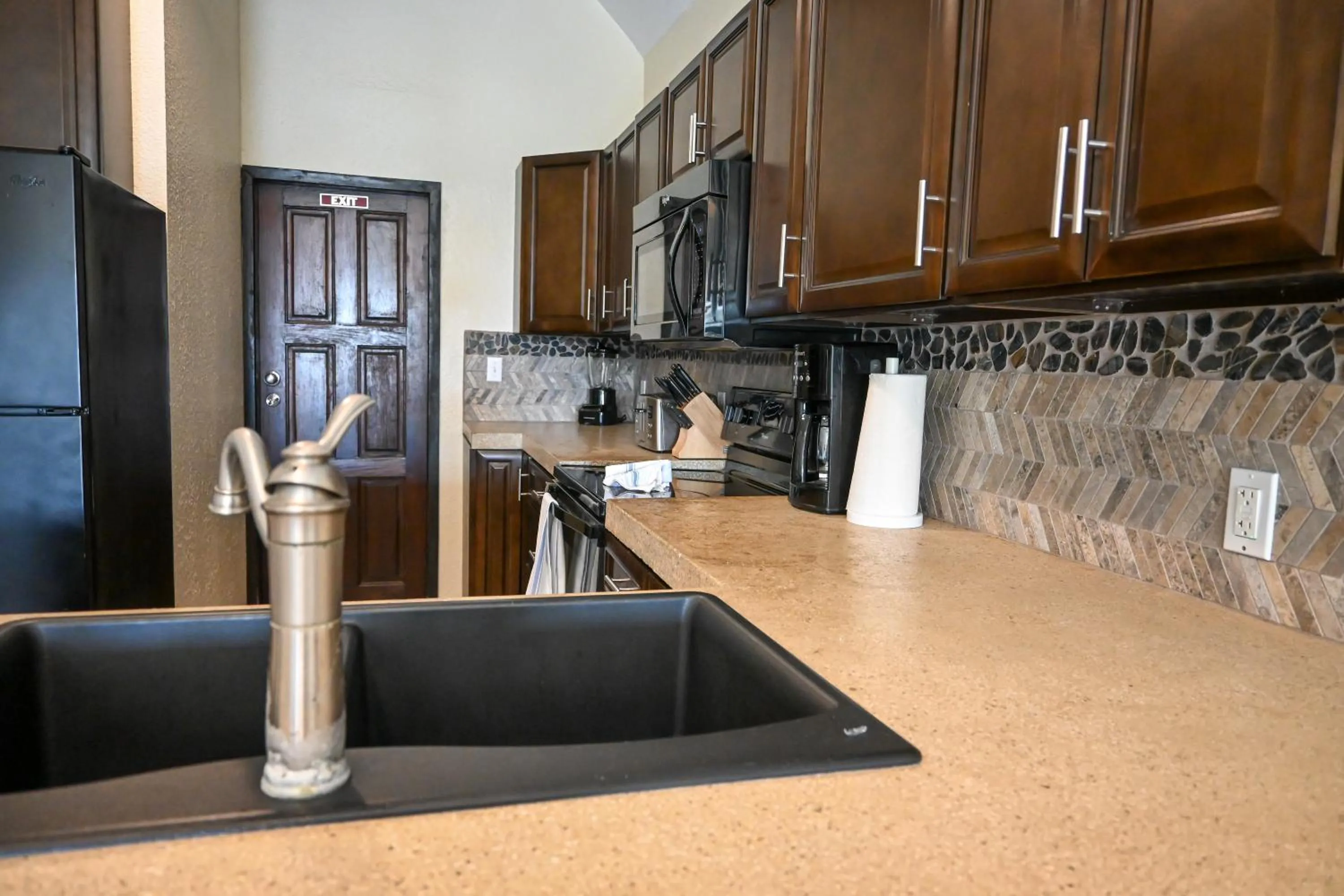 Kitchen or kitchenette in The Palapa House