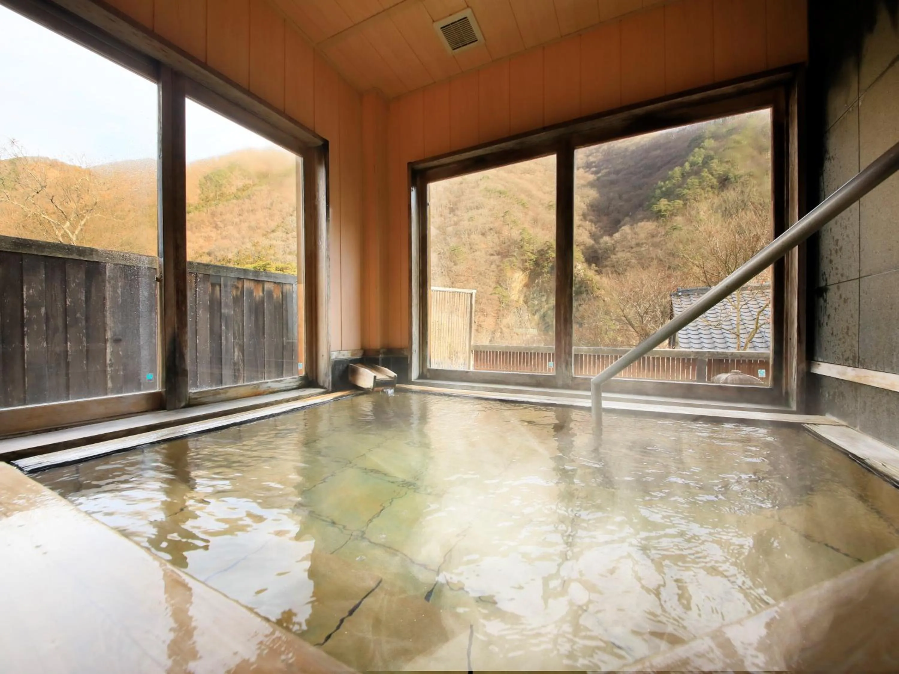 Hot Spring Bath in Ginshotei Awashima