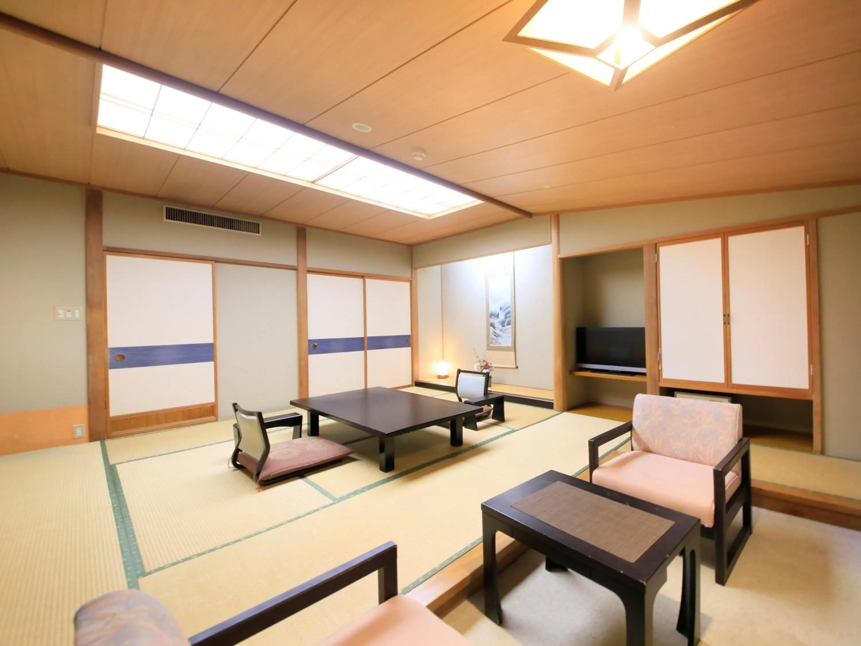 Photo of the whole room in Ginshotei Awashima