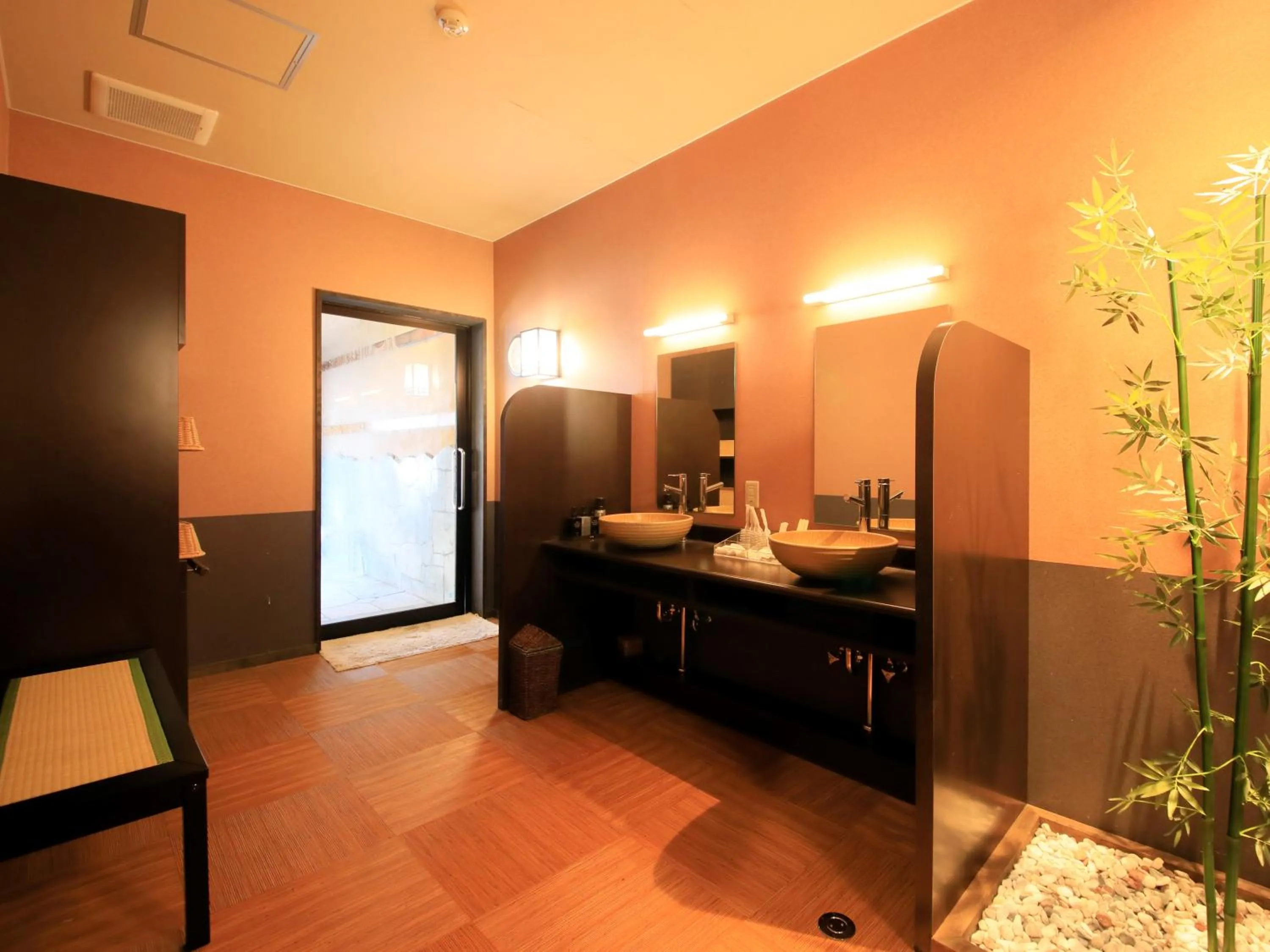 Spa and wellness centre/facilities in Ginshotei Awashima