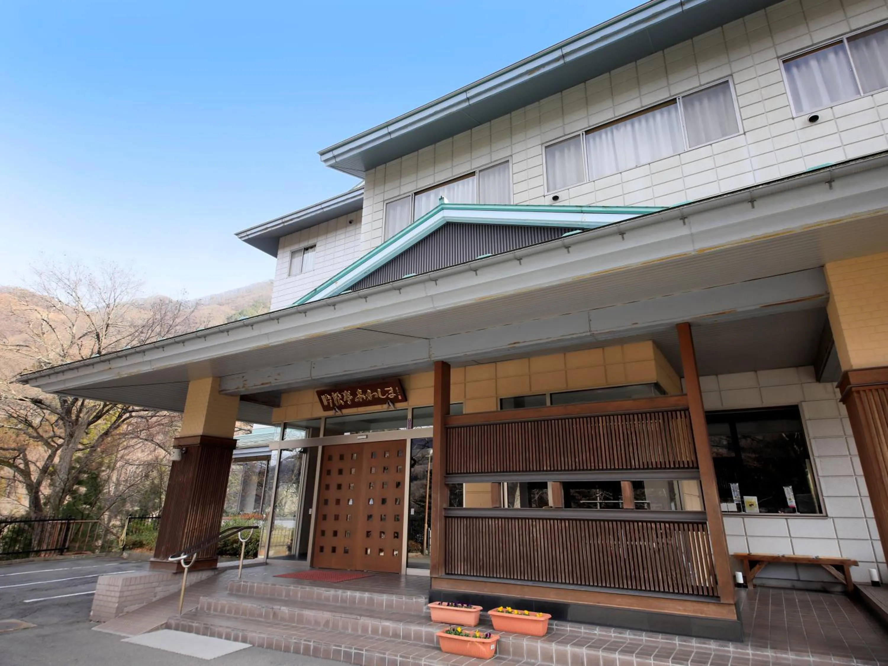 Property building in Ginshotei Awashima