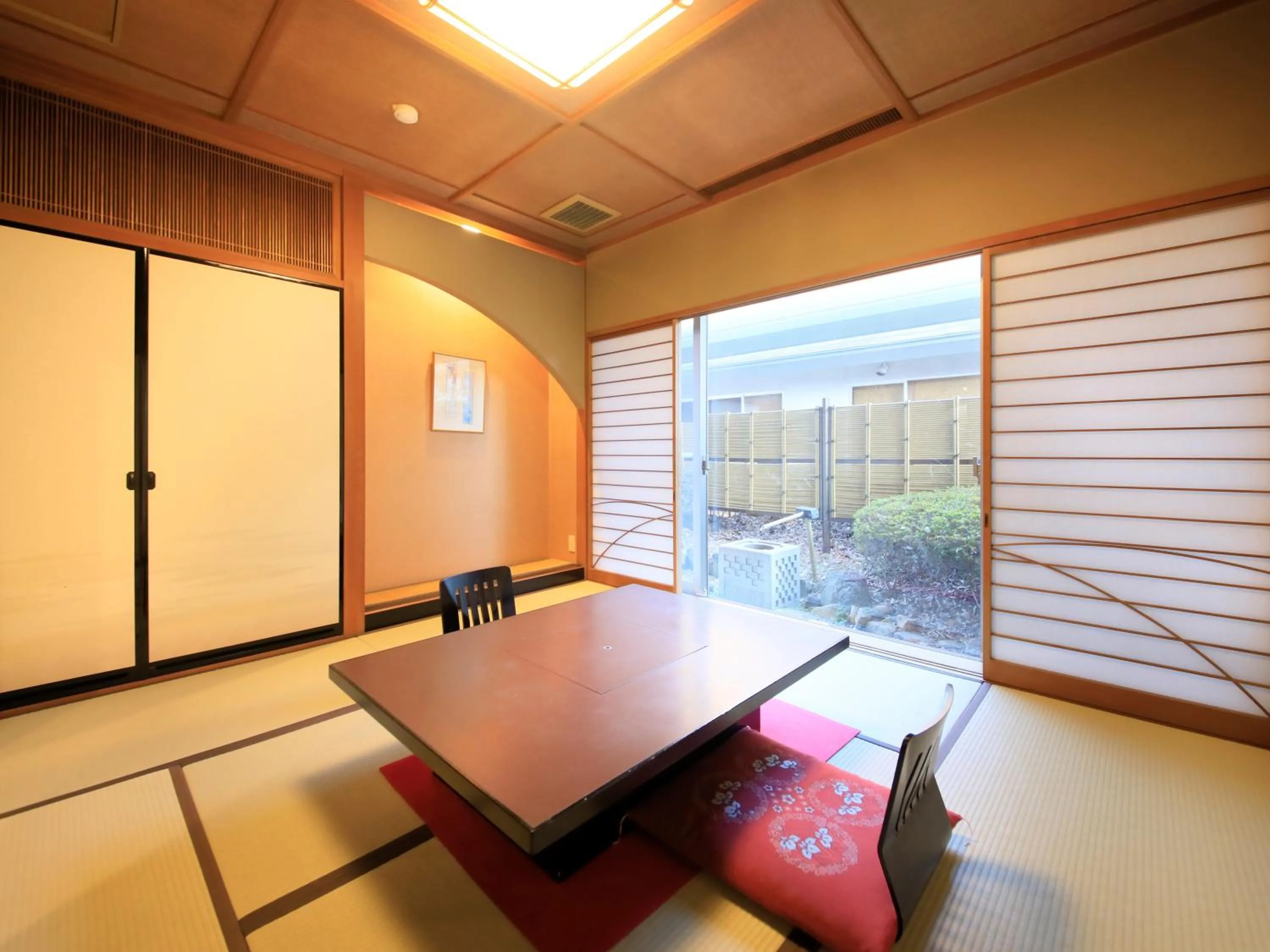 Restaurant/places to eat in Ginshotei Awashima