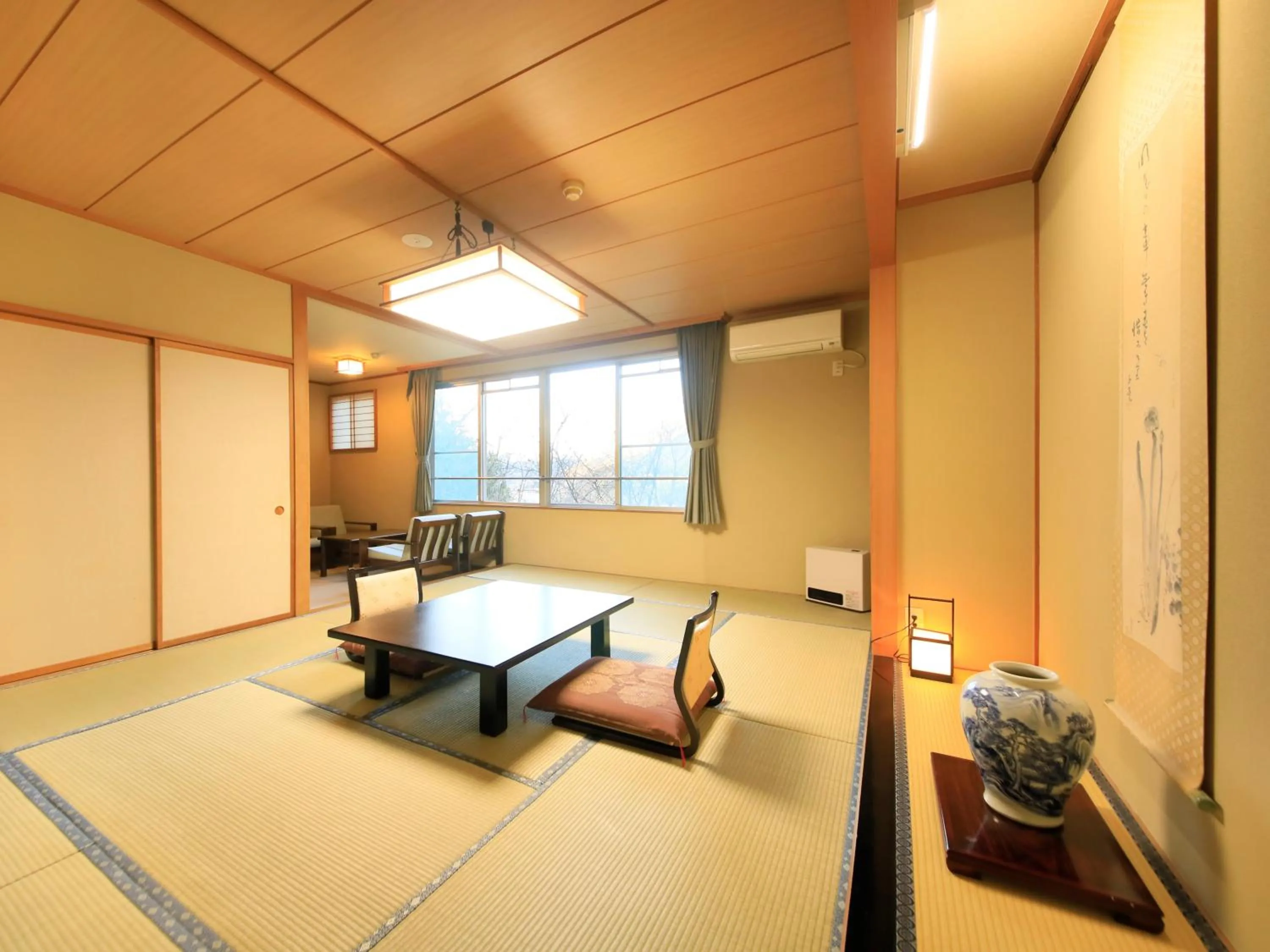 Photo of the whole room in Ginshotei Awashima