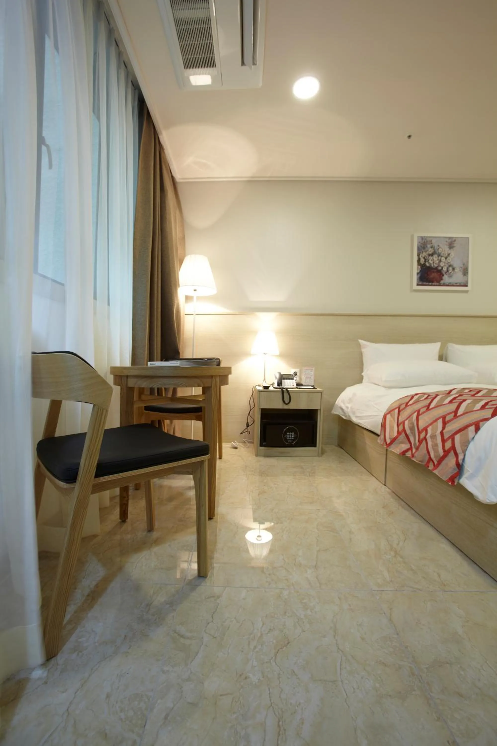 Seating area, Bed in Hotel Sopra Incheon Cheongna