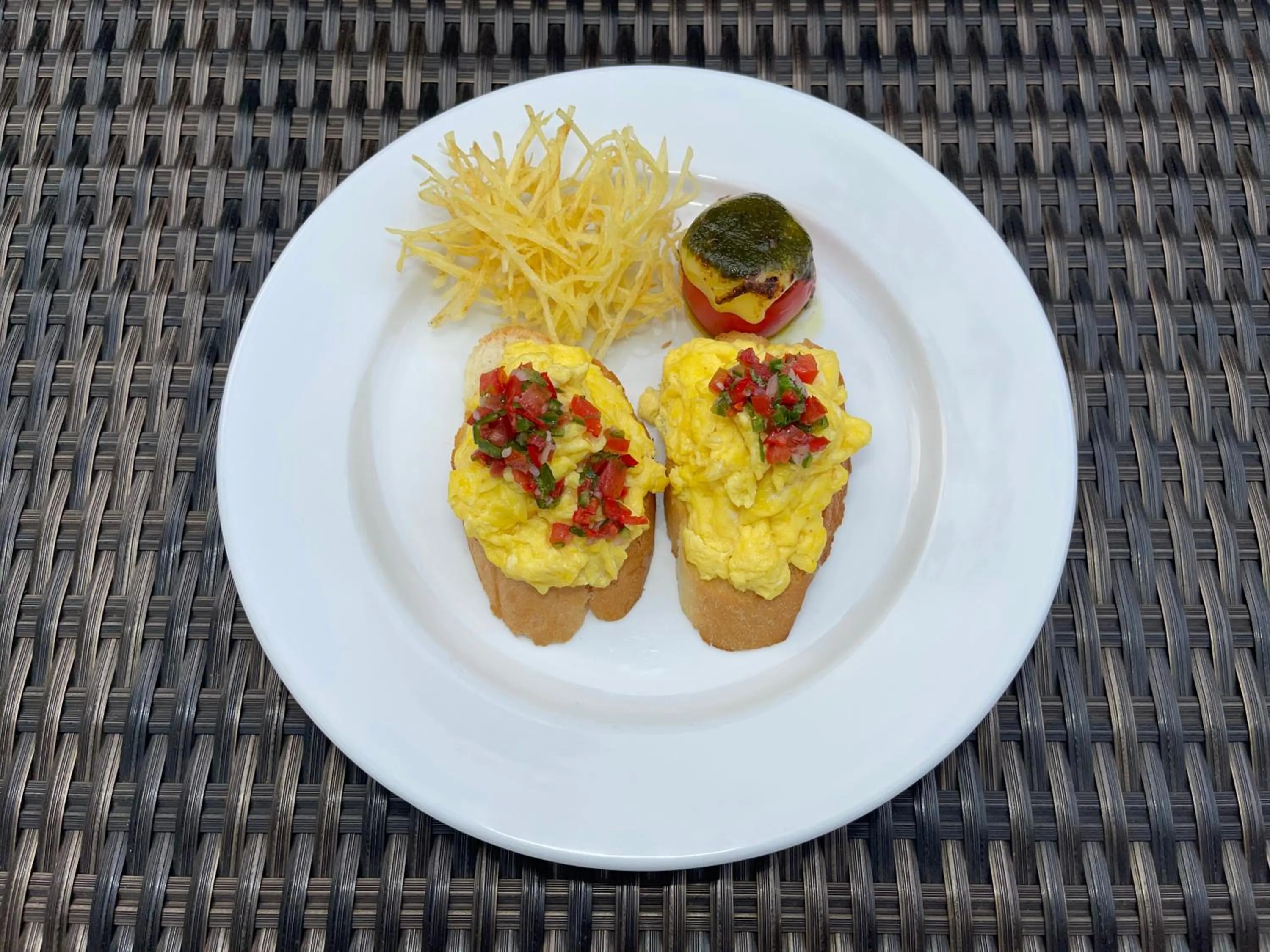 Breakfast in Kiskenda Cottages & Restaurant