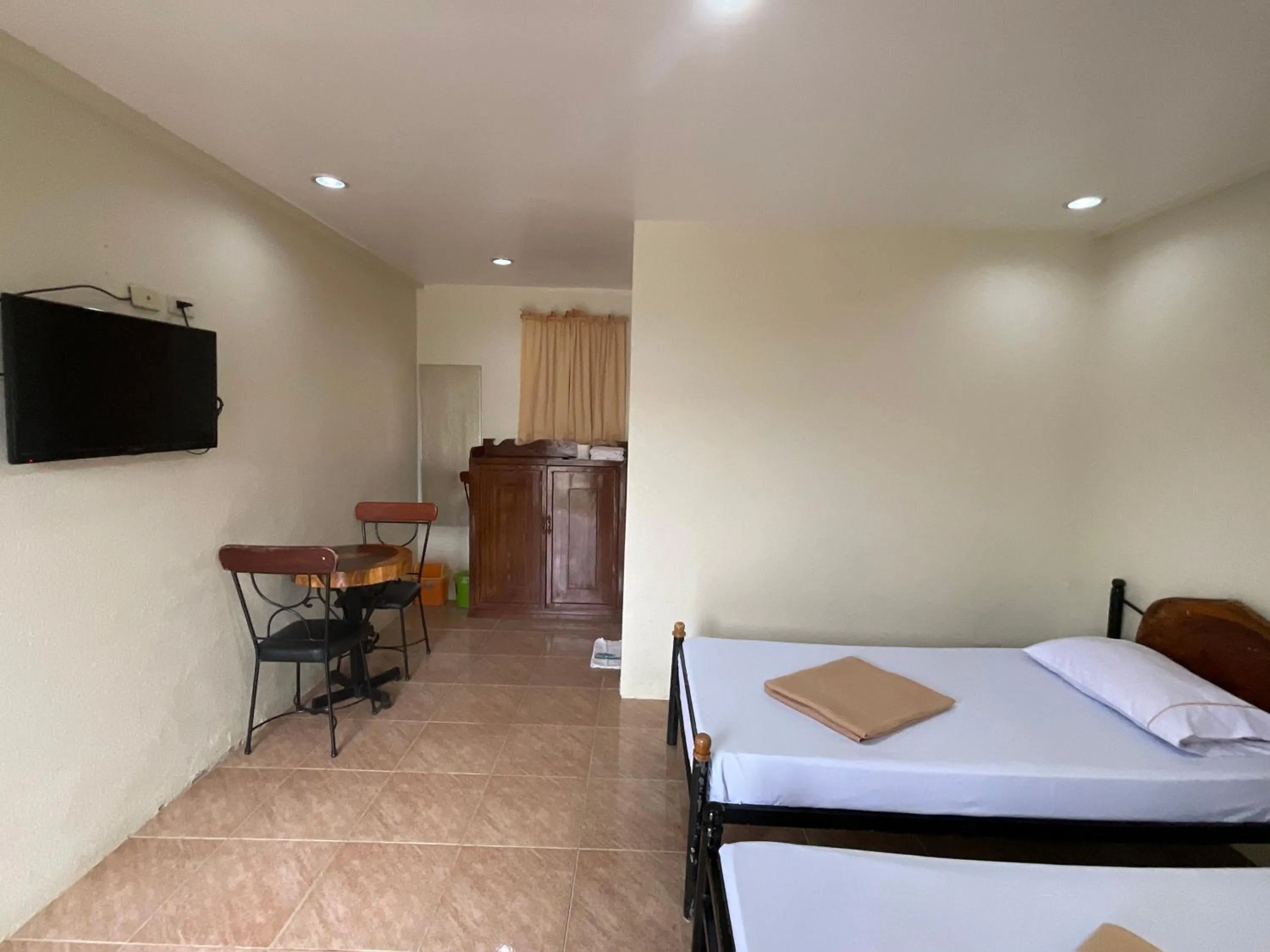 Photo of the whole room, Bed in Balay Inato Pension