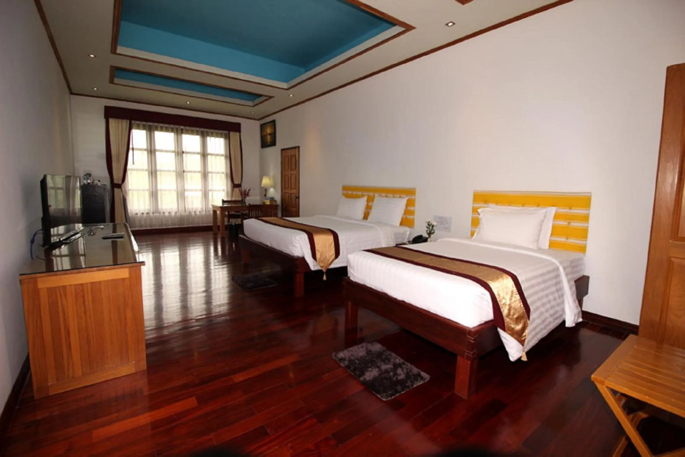 Day, Bed in Myanmar Life Hotel