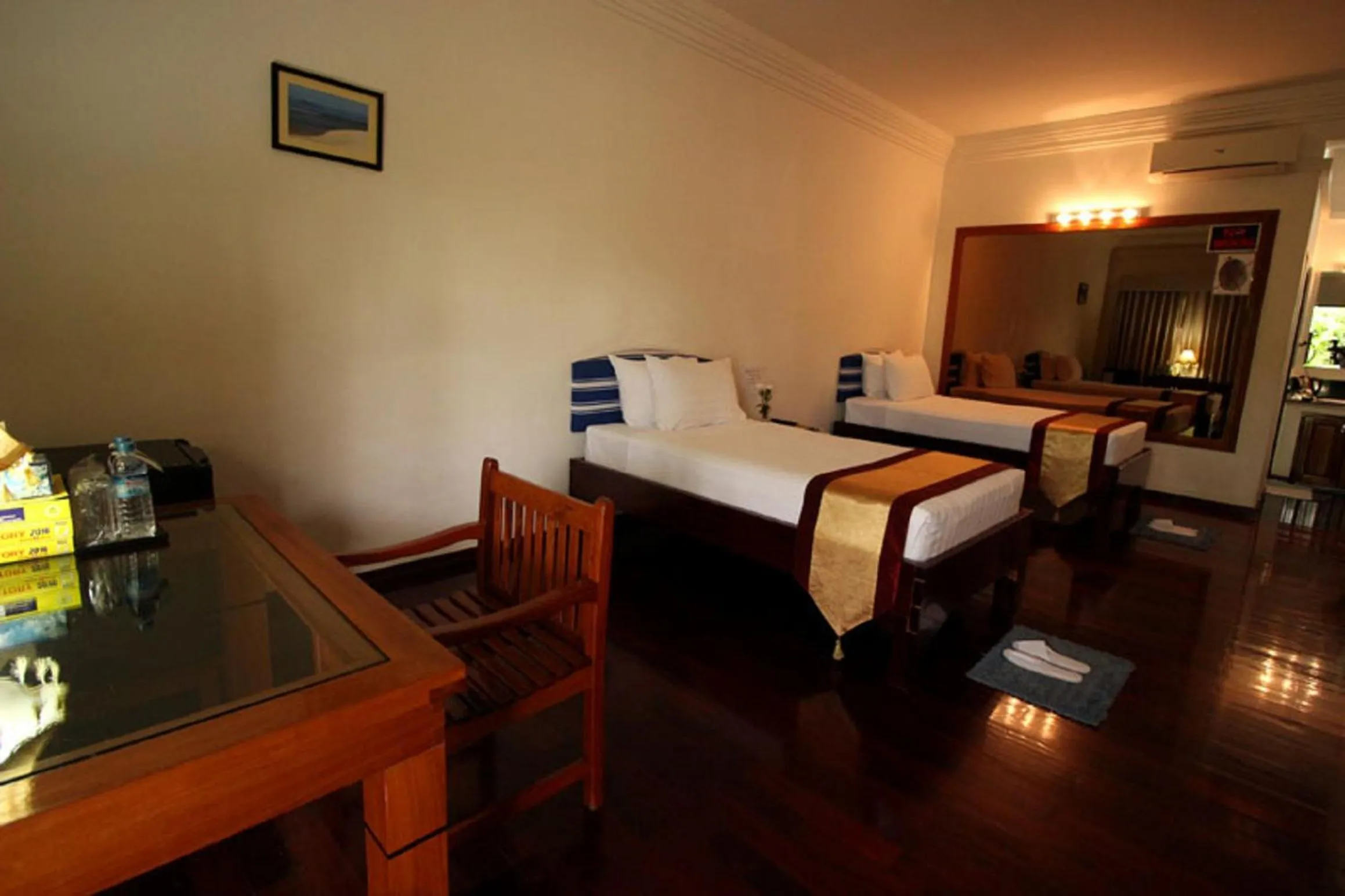 Photo of the whole room, Bed in Myanmar Life Hotel