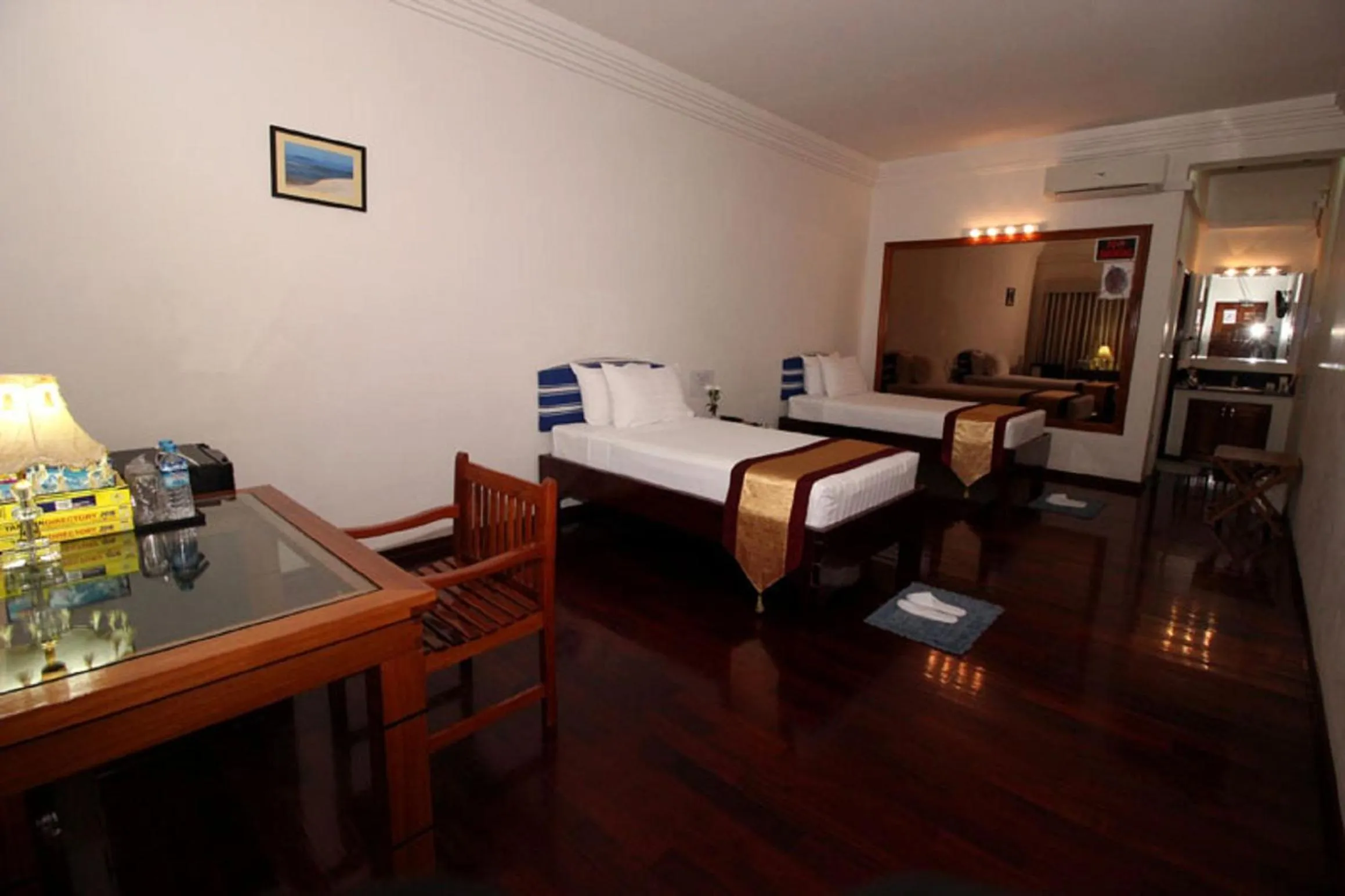 Photo of the whole room, Bed in Myanmar Life Hotel