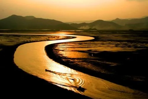 Autumn in 24 Guesthouse Suncheon