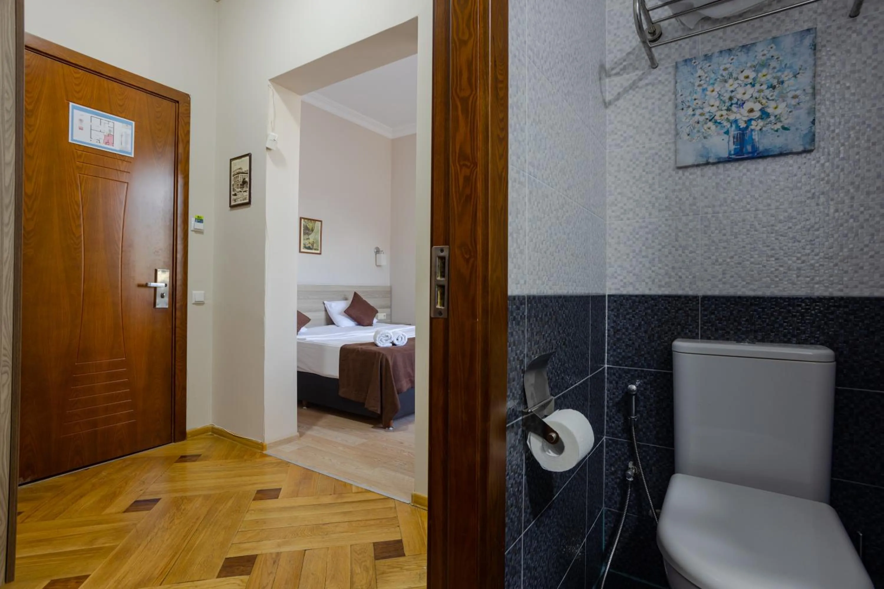 Bathroom, Bed in Daisi Sunset Hotel