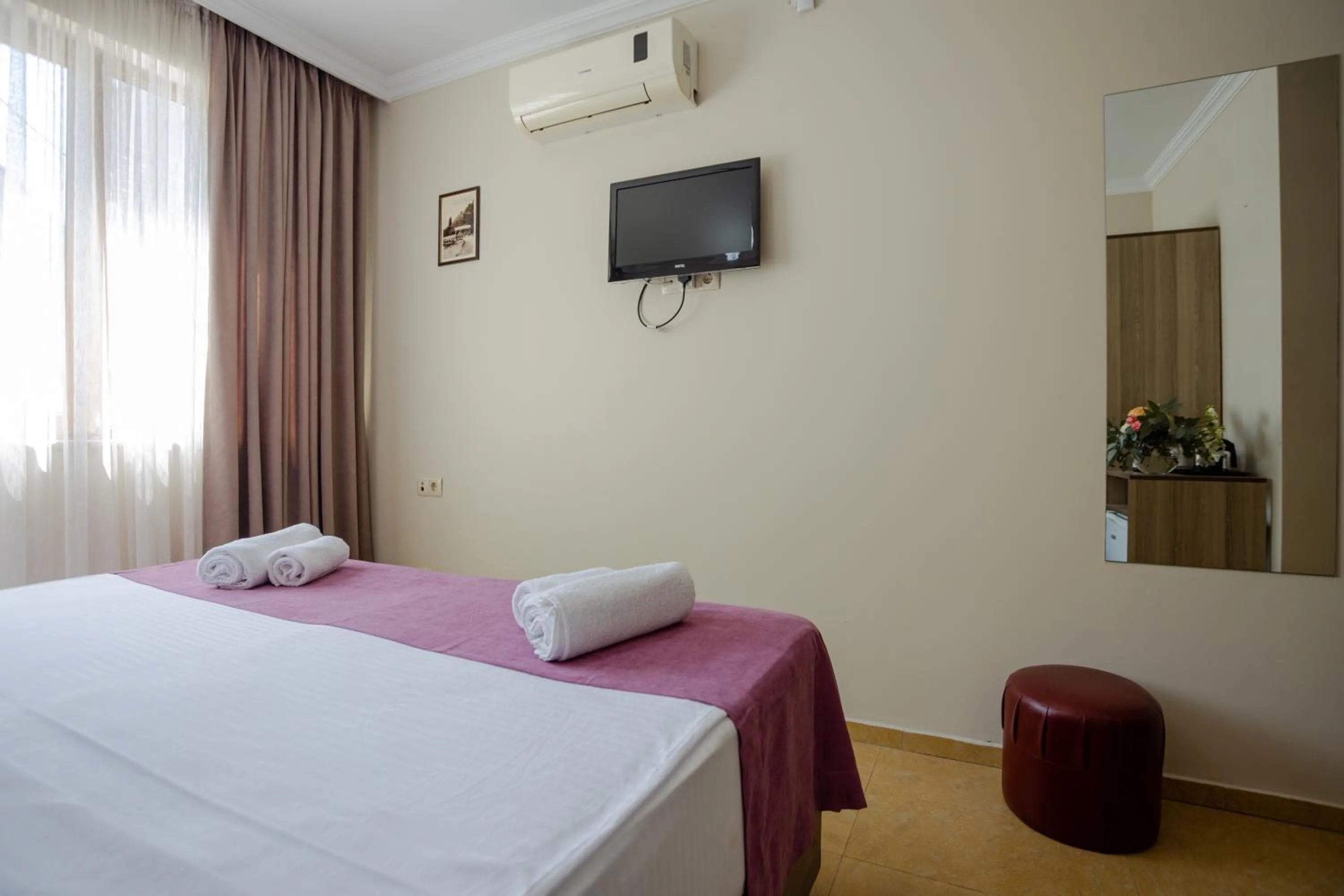 TV and multimedia, Bed in Daisi Sunset Hotel