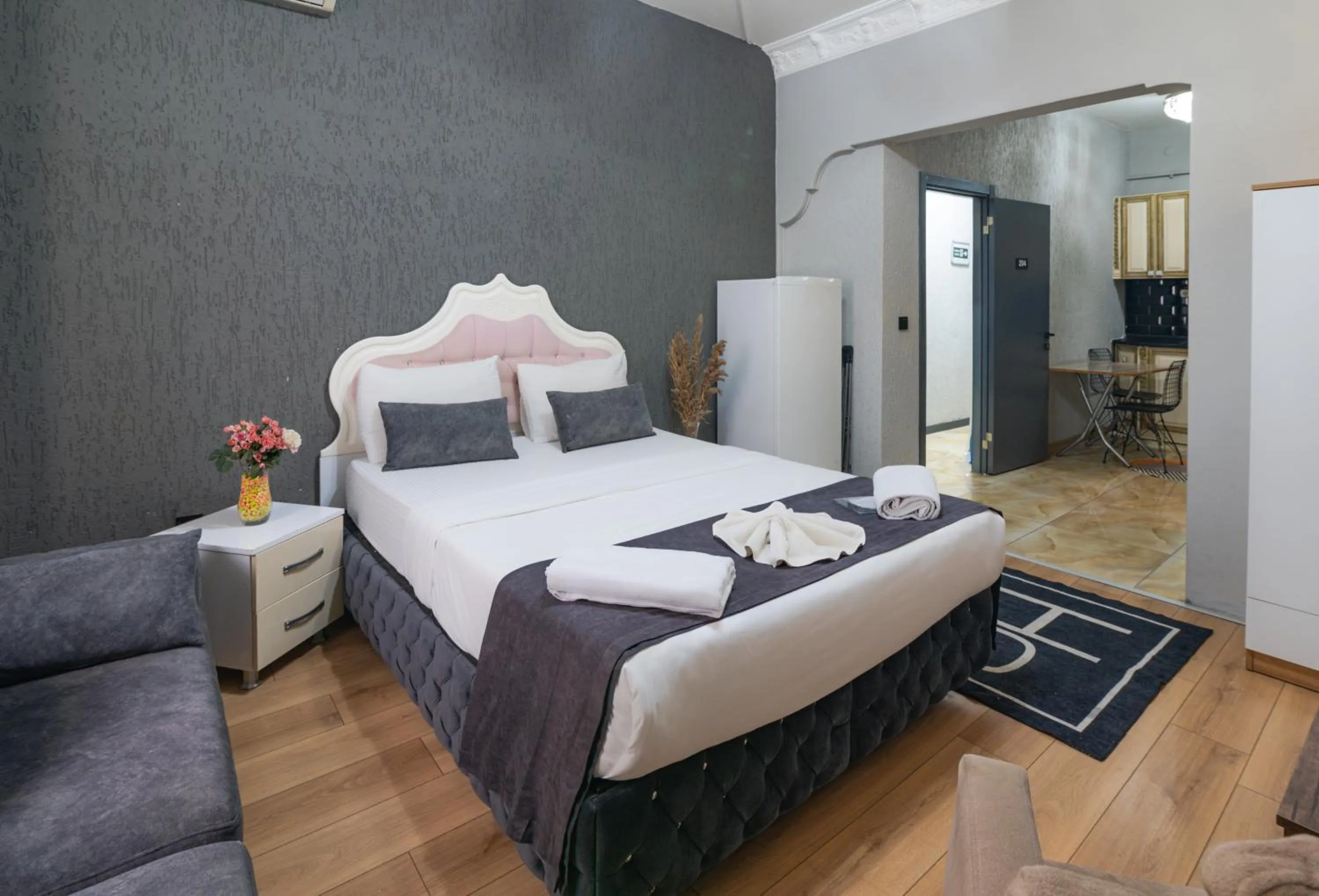 Photo of the whole room, Bed in Nest HOTEL Sisli