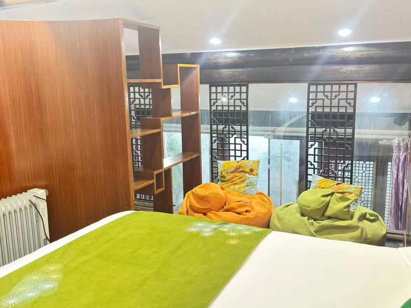 Bed in Shaoxing Laotaimen Luxun Native Place Youth Hostel