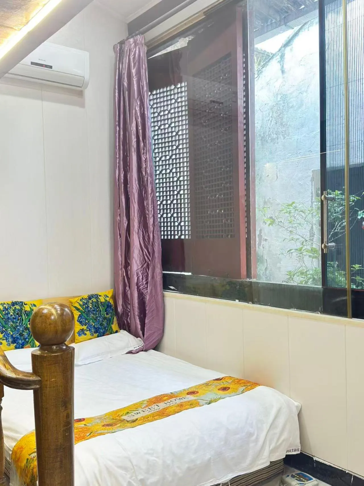 Bed in Shaoxing Laotaimen Luxun Native Place Youth Hostel