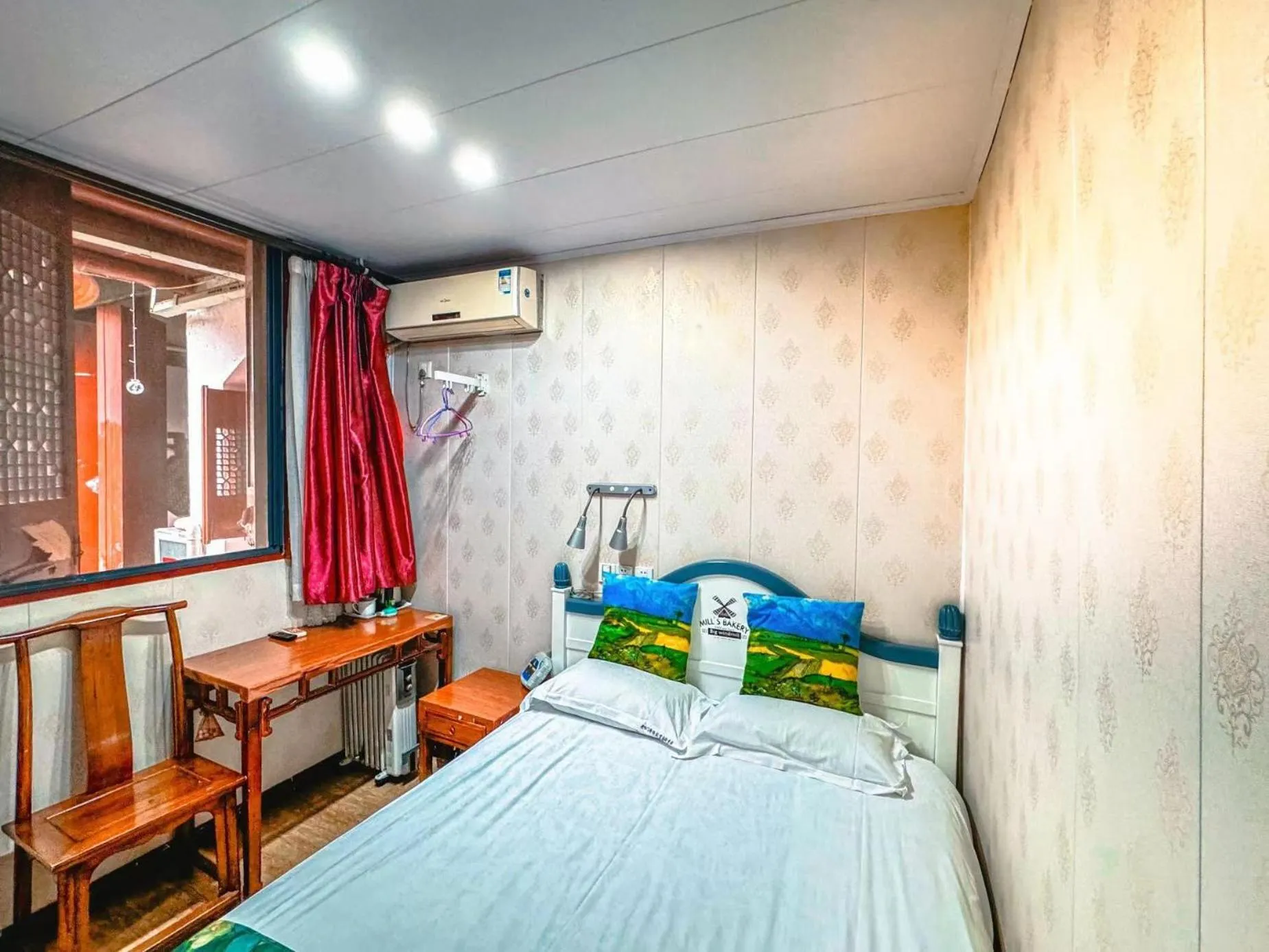 Bed in Shaoxing Laotaimen Luxun Native Place Youth Hostel