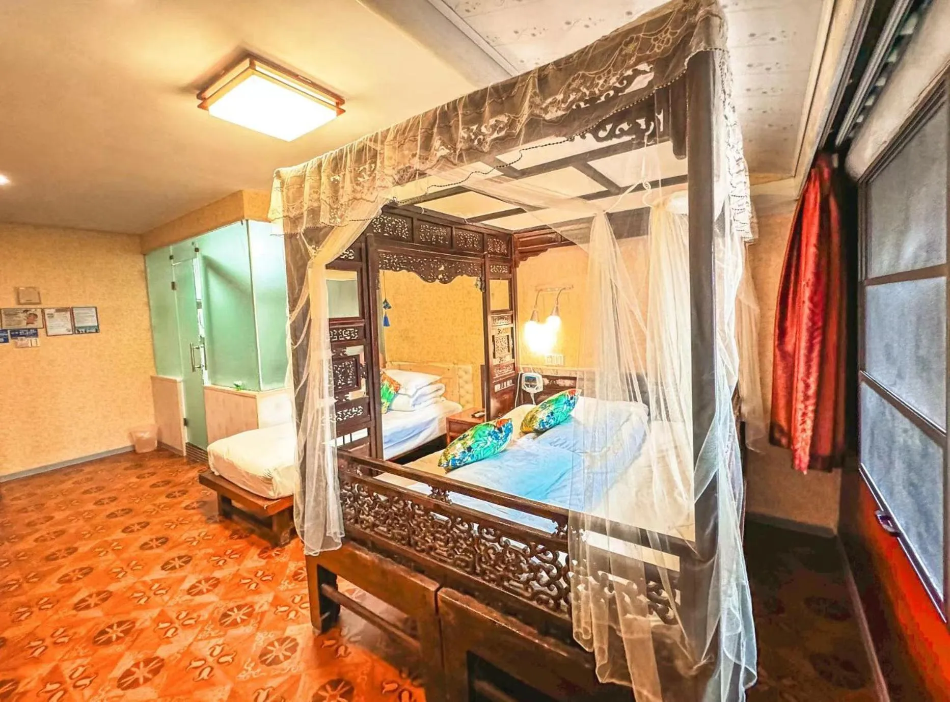 Bed in Shaoxing Laotaimen Luxun Native Place Youth Hostel