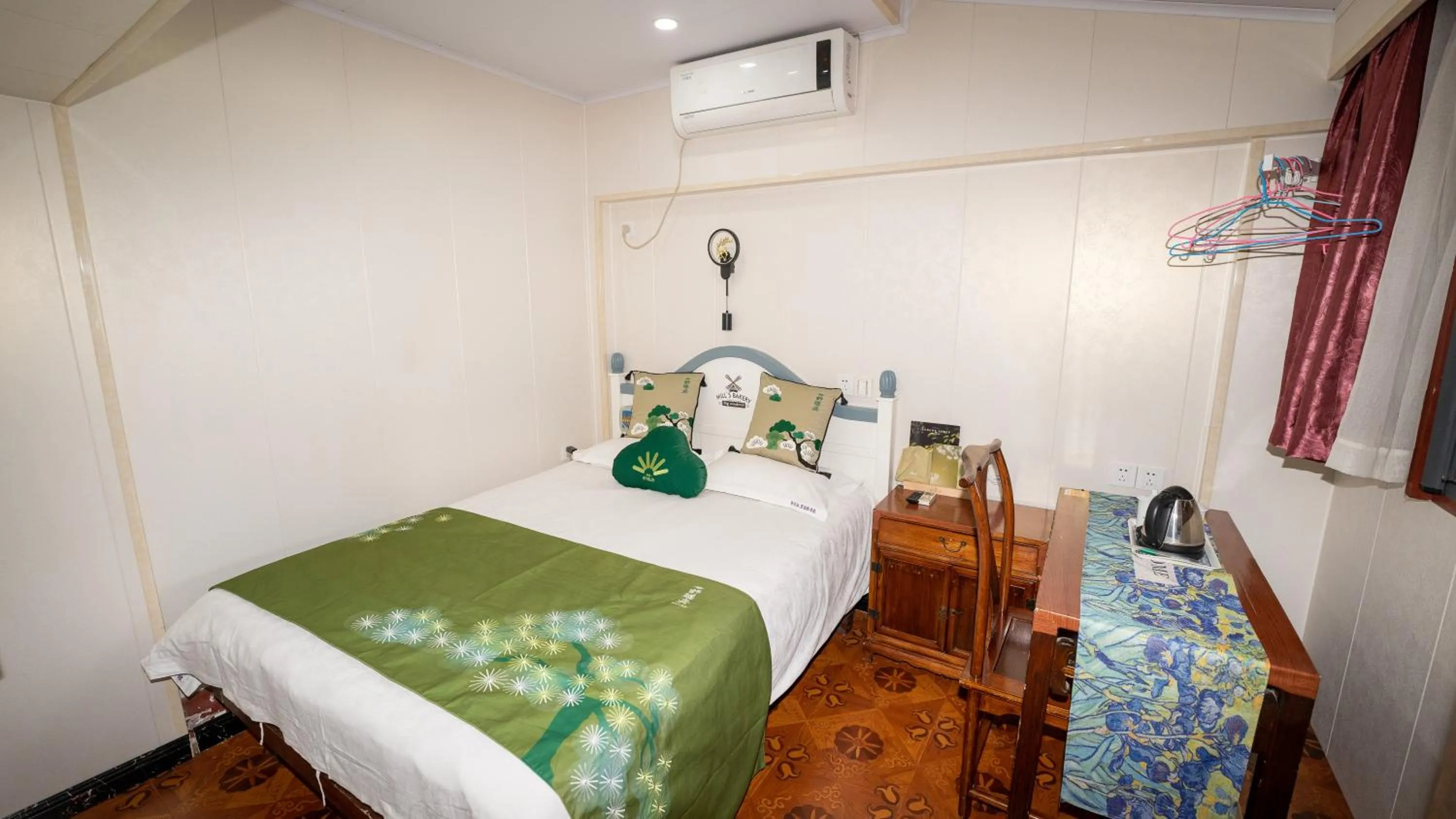 Bed in Shaoxing Laotaimen Luxun Native Place Youth Hostel