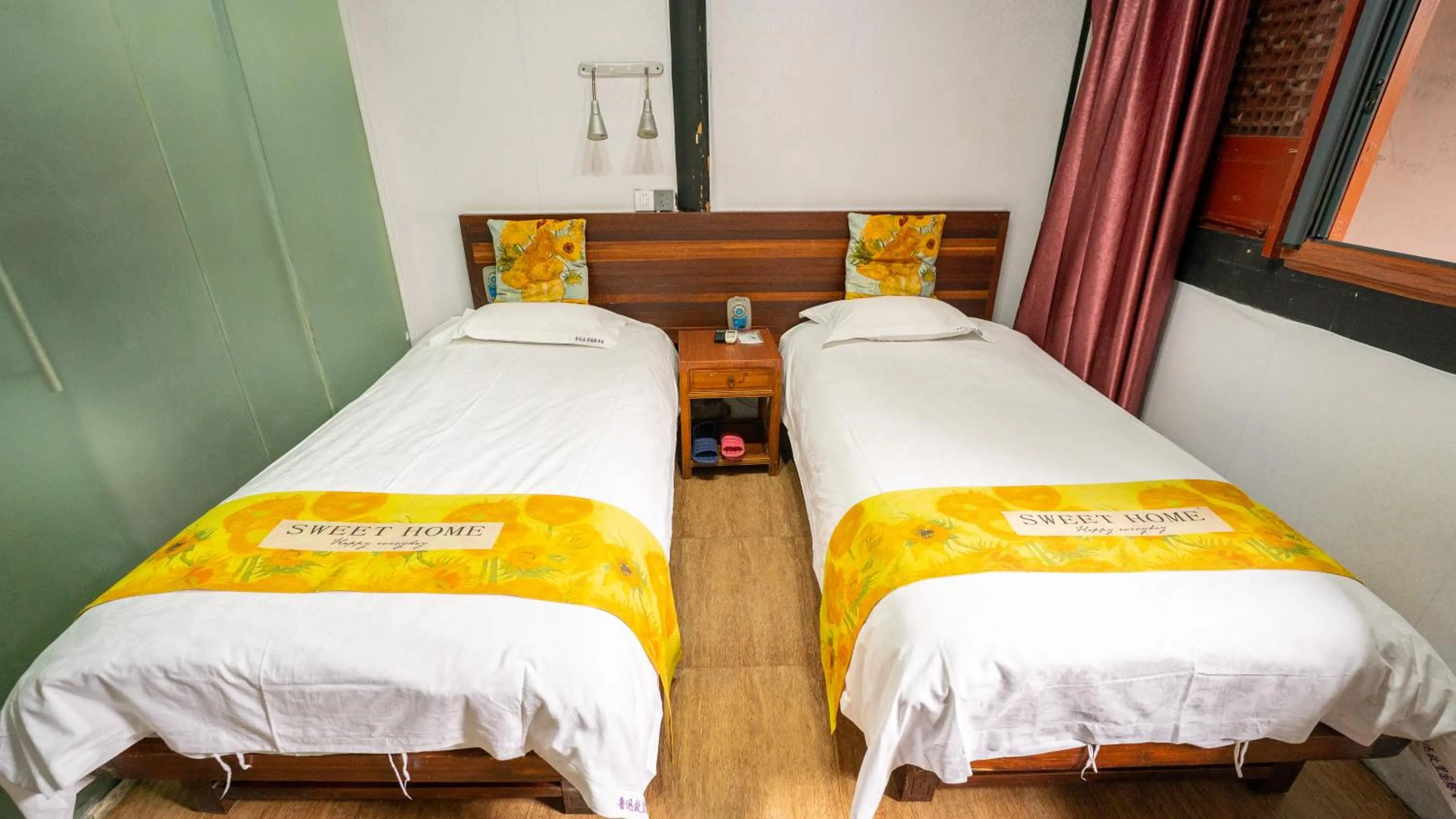 Bed in Shaoxing Laotaimen Luxun Native Place Youth Hostel