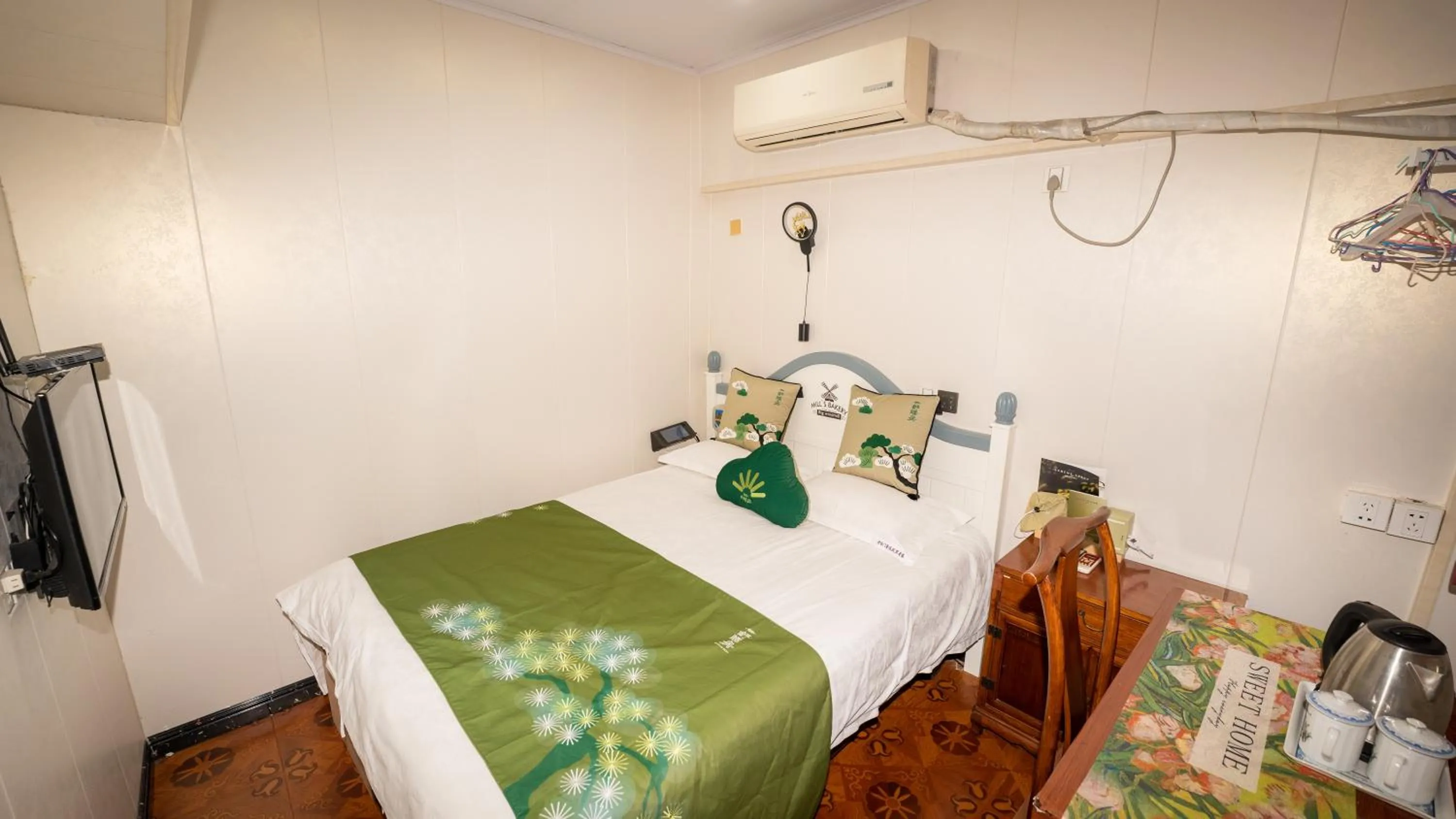 Bed in Shaoxing Laotaimen Luxun Native Place Youth Hostel