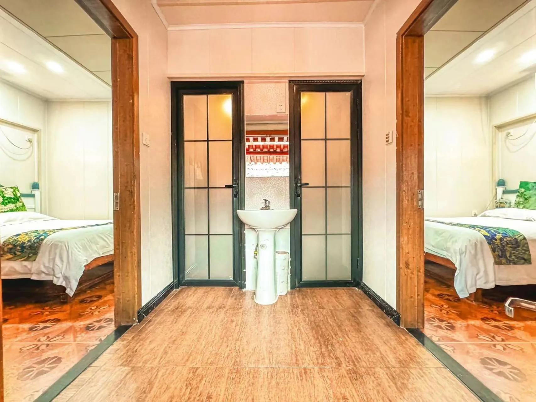 Shaoxing Laotaimen Luxun Native Place Youth Hostel