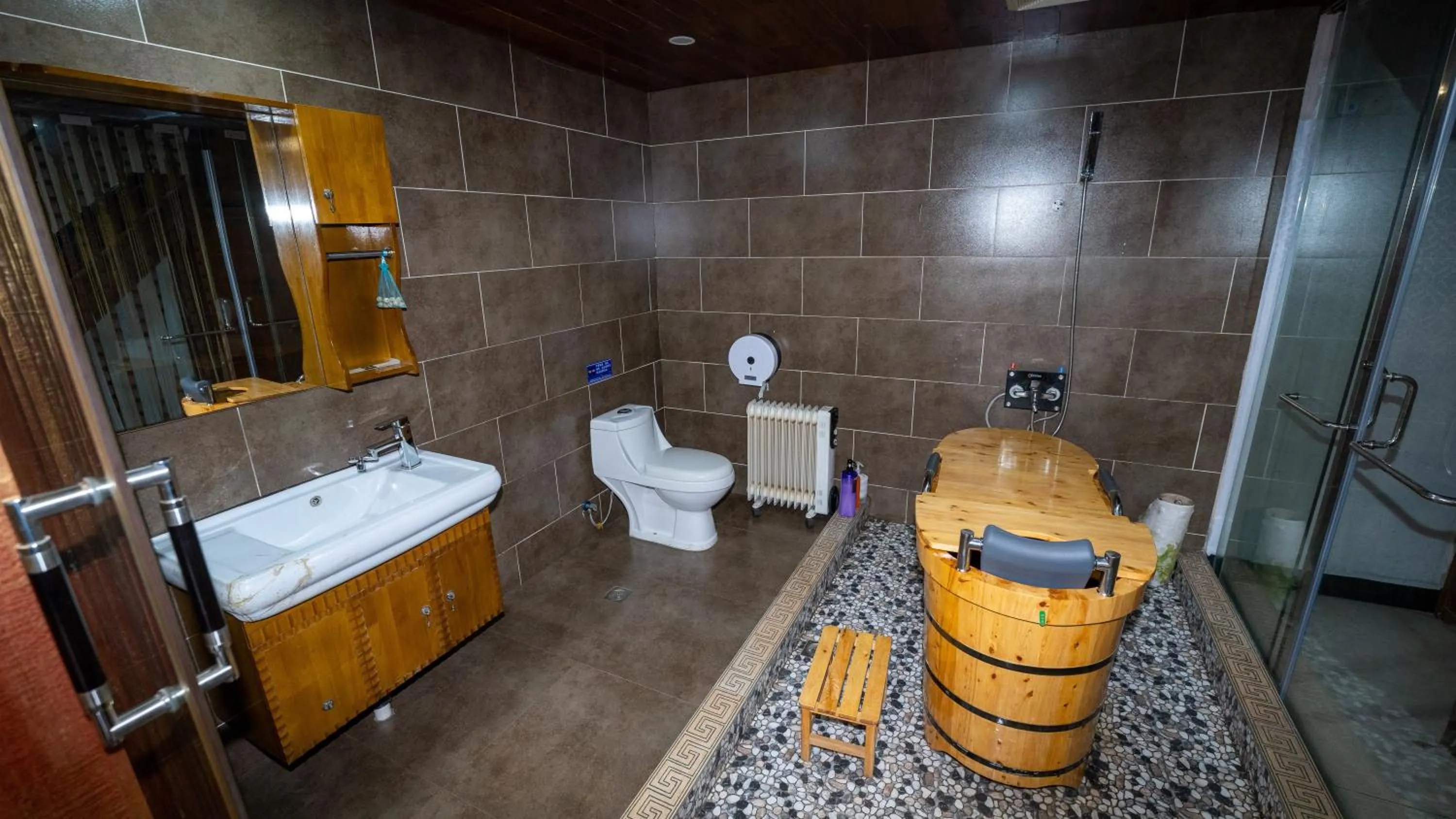 Shaoxing Laotaimen Luxun Native Place Youth Hostel