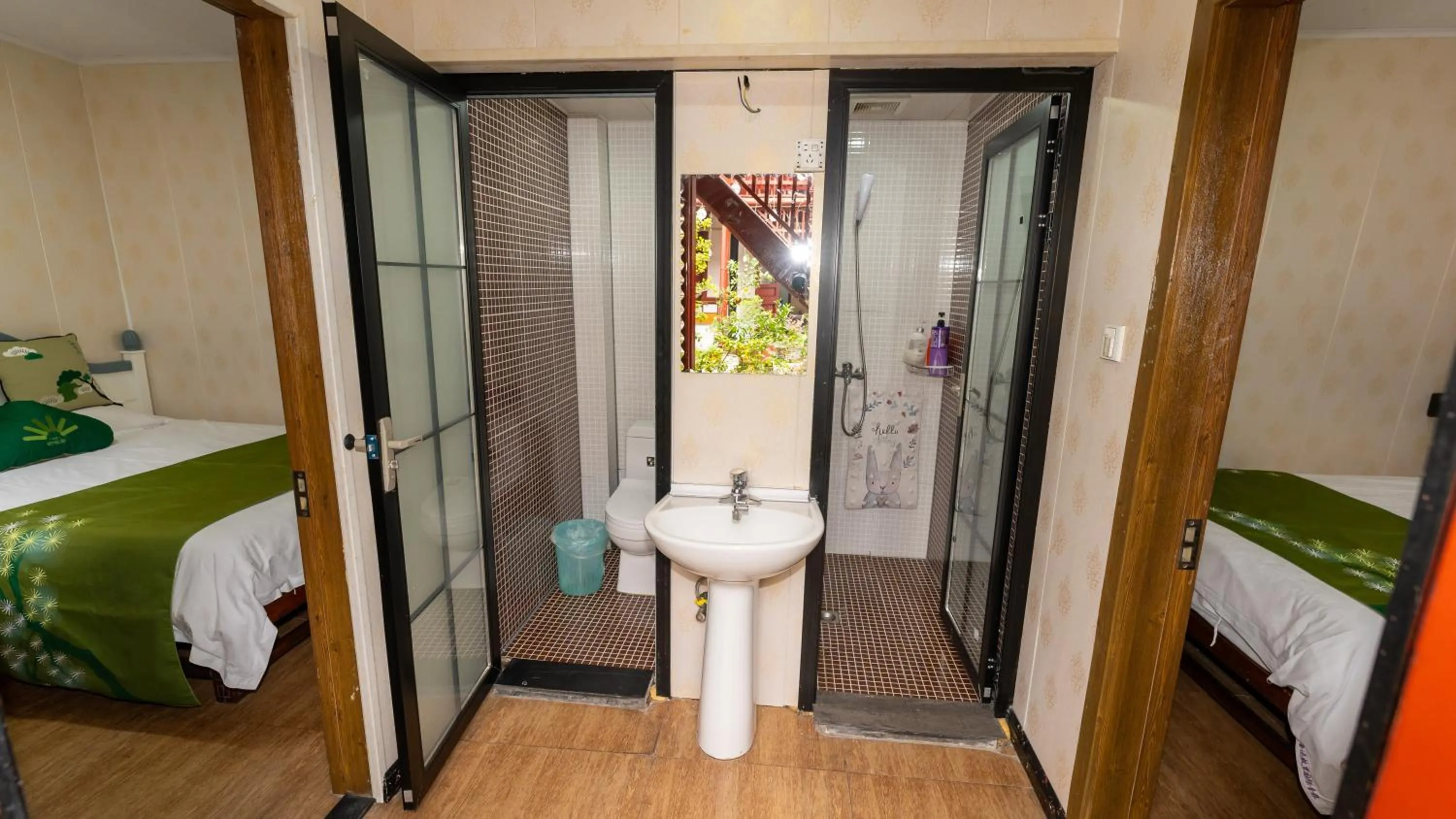 Bed in Shaoxing Laotaimen Luxun Native Place Youth Hostel