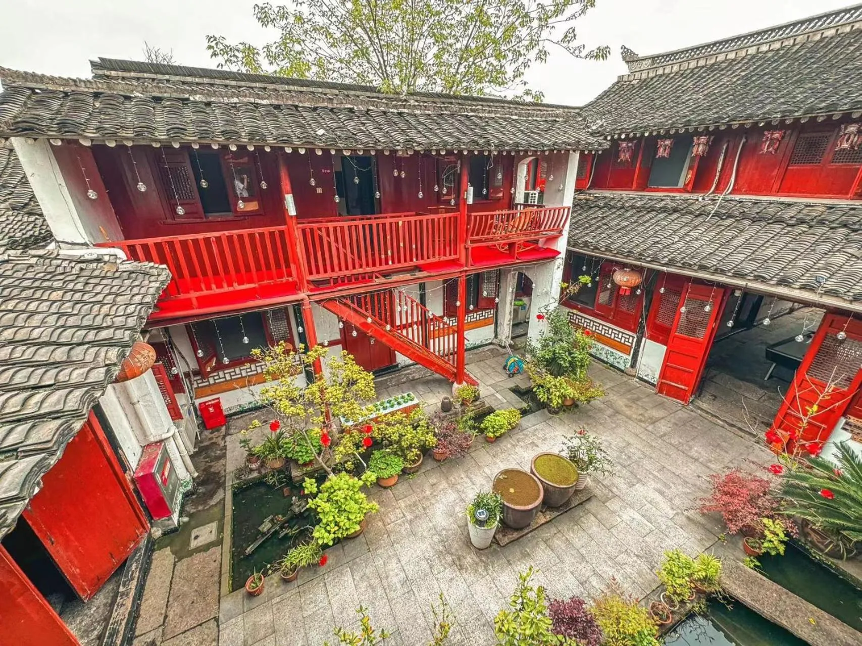Shaoxing Laotaimen Luxun Native Place Youth Hostel