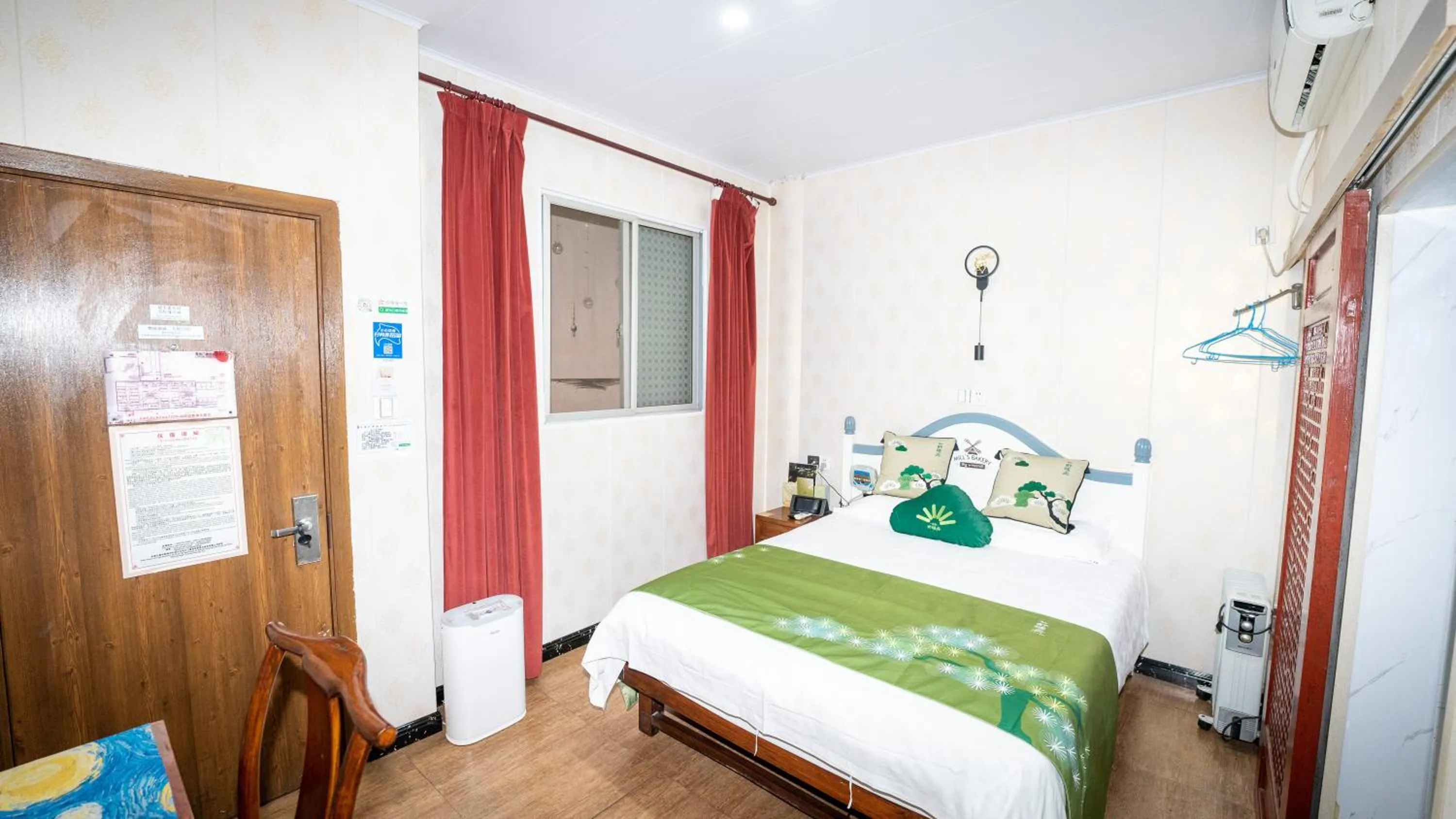 Bed in Shaoxing Laotaimen Luxun Native Place Youth Hostel