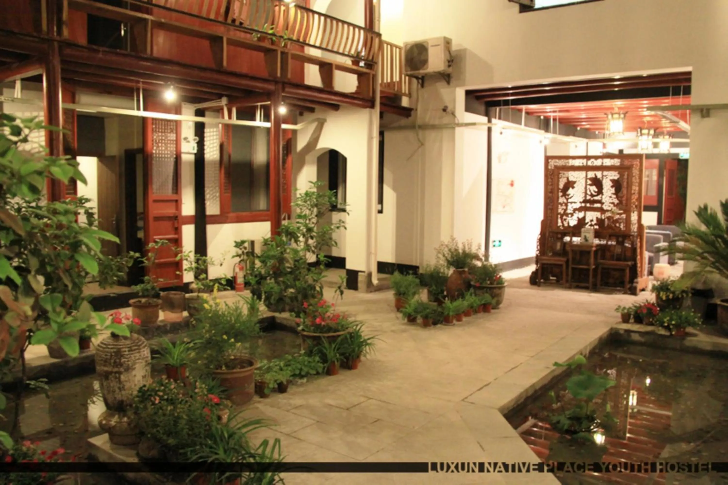 Property building in Shaoxing Laotaimen Luxun Native Place Youth Hostel