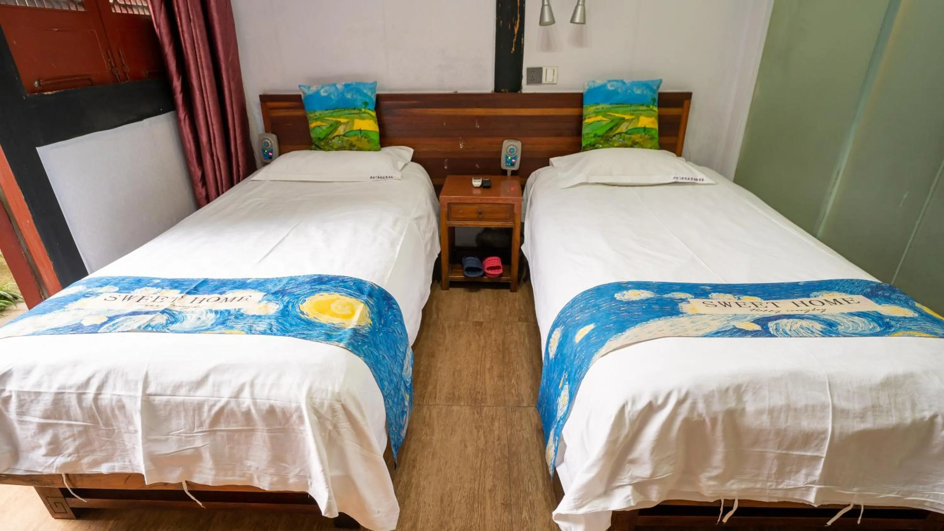 Bed in Shaoxing Laotaimen Luxun Native Place Youth Hostel