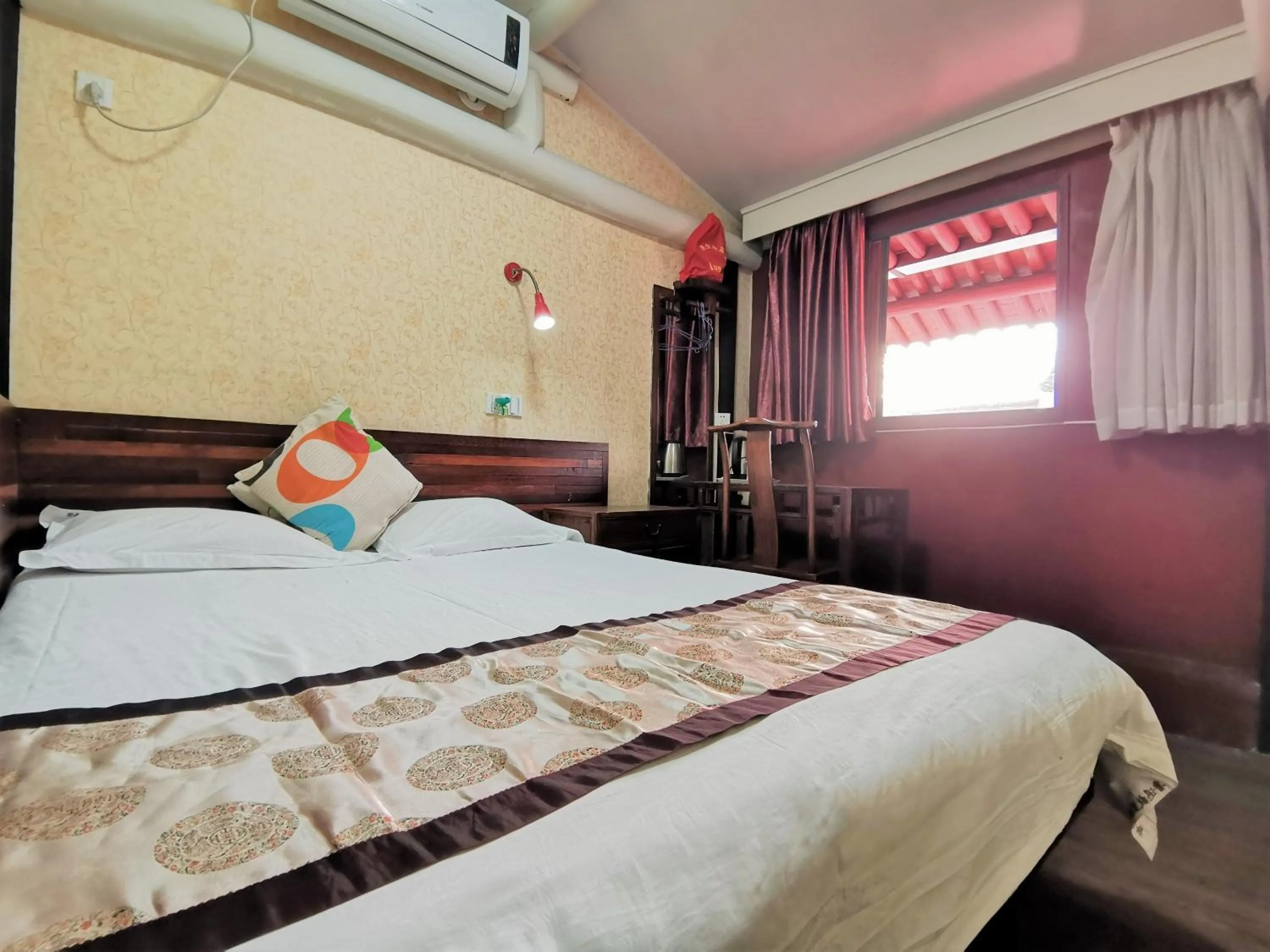 Bed in Shaoxing Laotaimen Luxun Native Place Youth Hostel