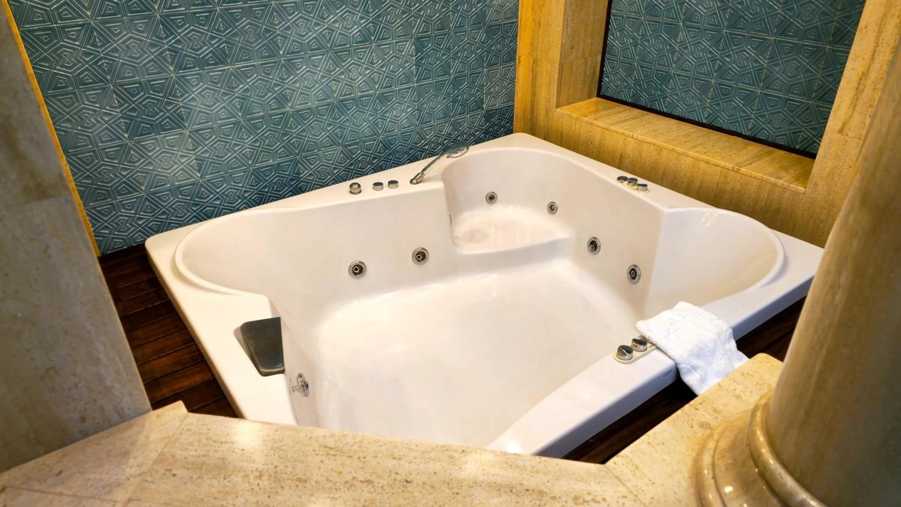 Hot Tub in Eski Masal Hotel - Special Class