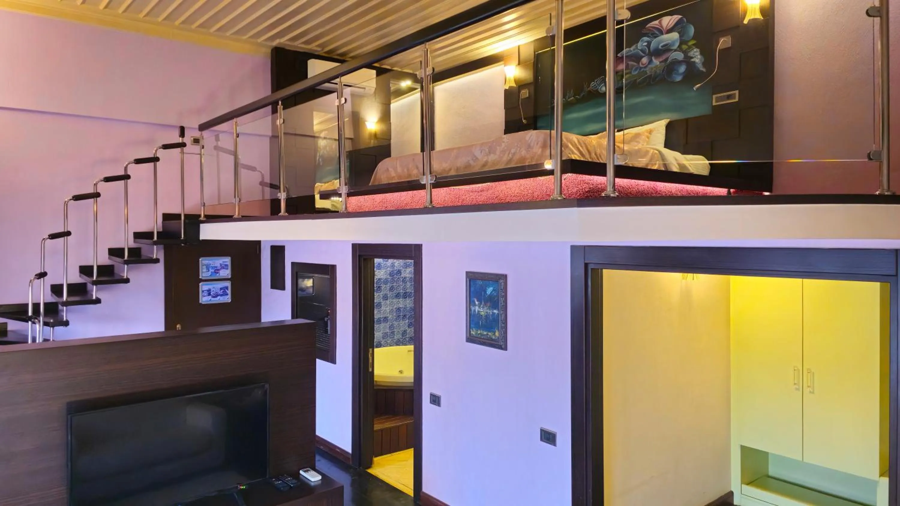 Communal lounge/ TV room in Eski Masal Hotel - Special Class