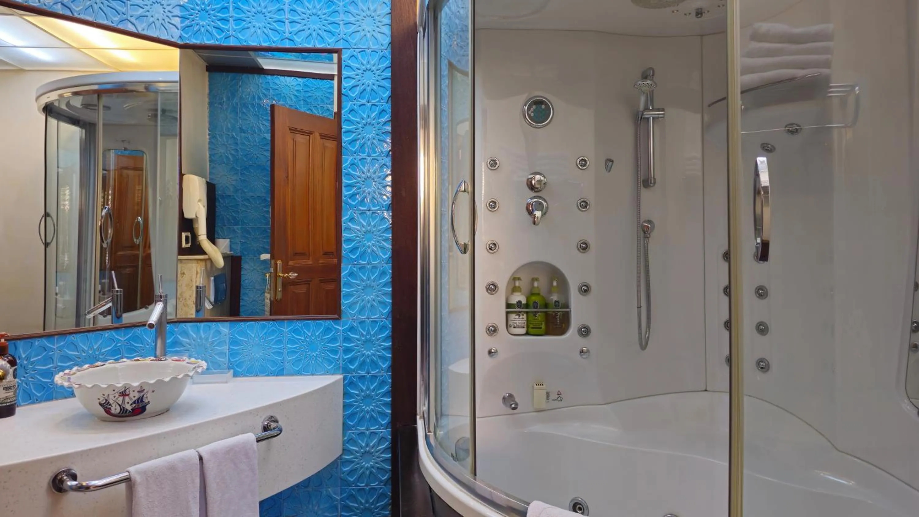 Shower in Eski Masal Hotel - Special Class