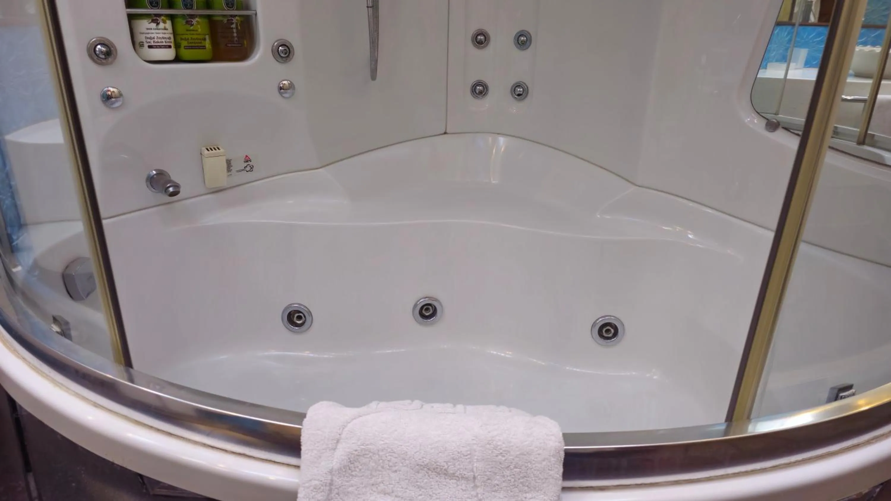 Hot Tub in Eski Masal Hotel - Special Class