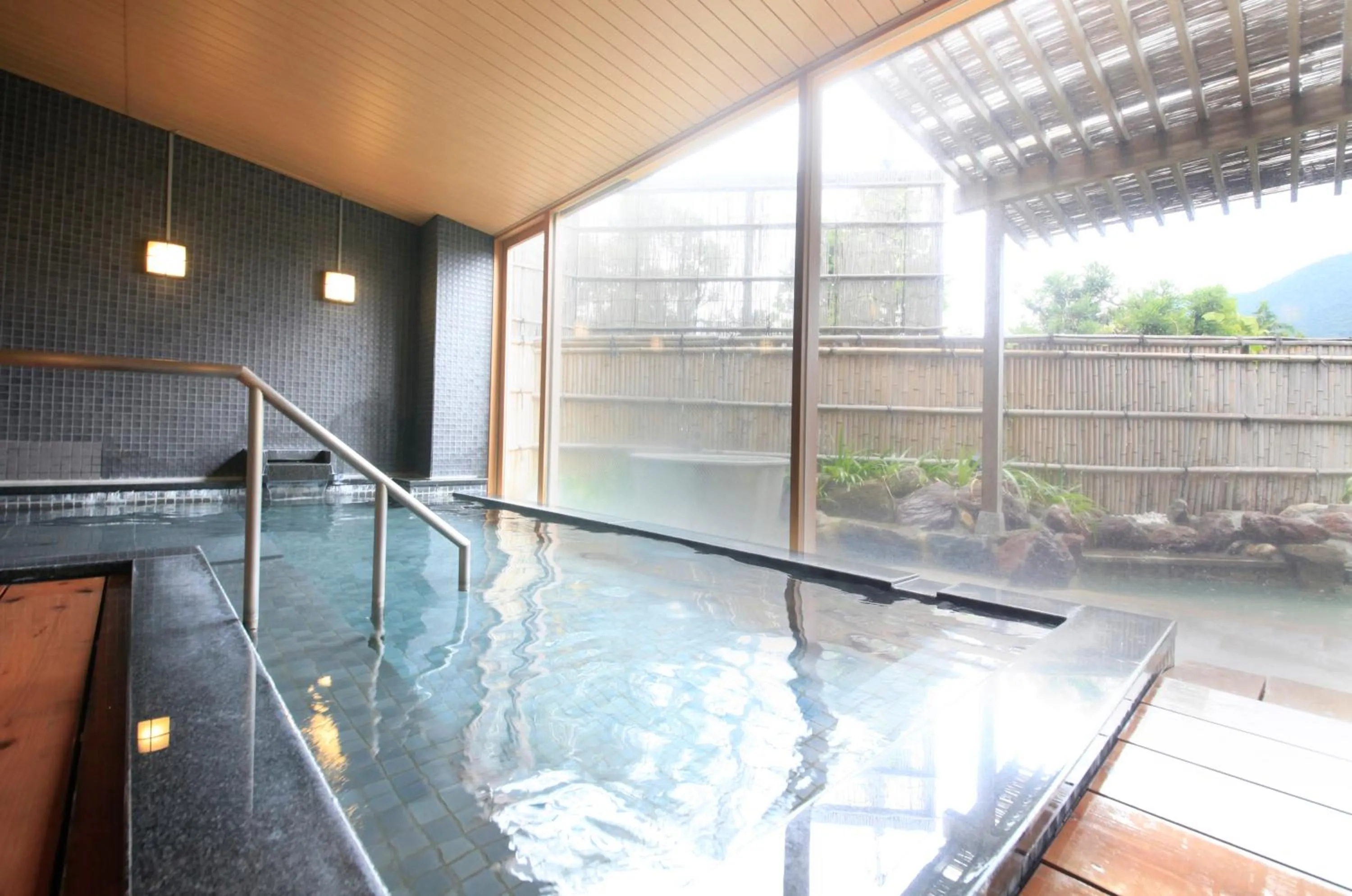 Public Bath in Tensui Saryo