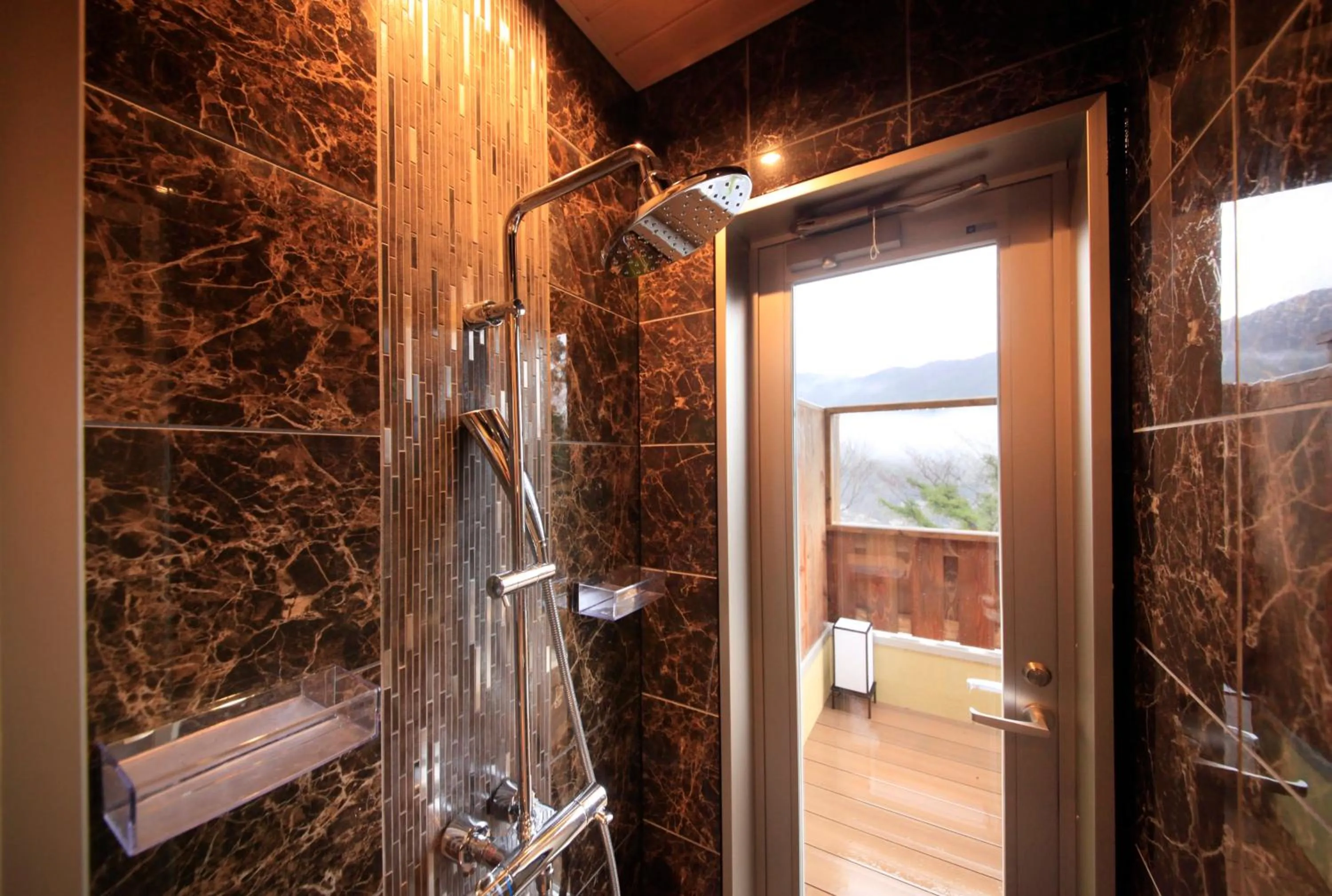 Shower in Tensui Saryo