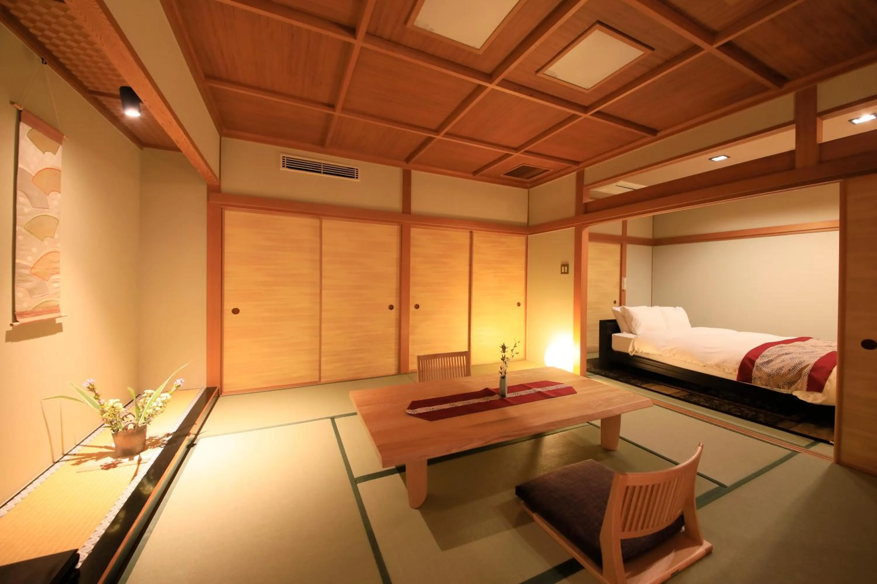 Photo of the whole room, Bed in Tensui Saryo