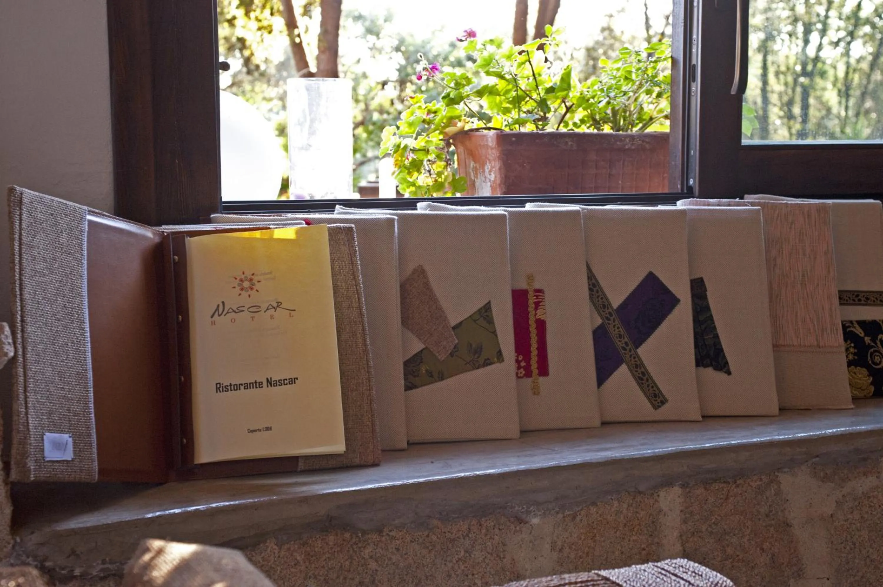 Restaurant/places to eat in Nascar Hotel