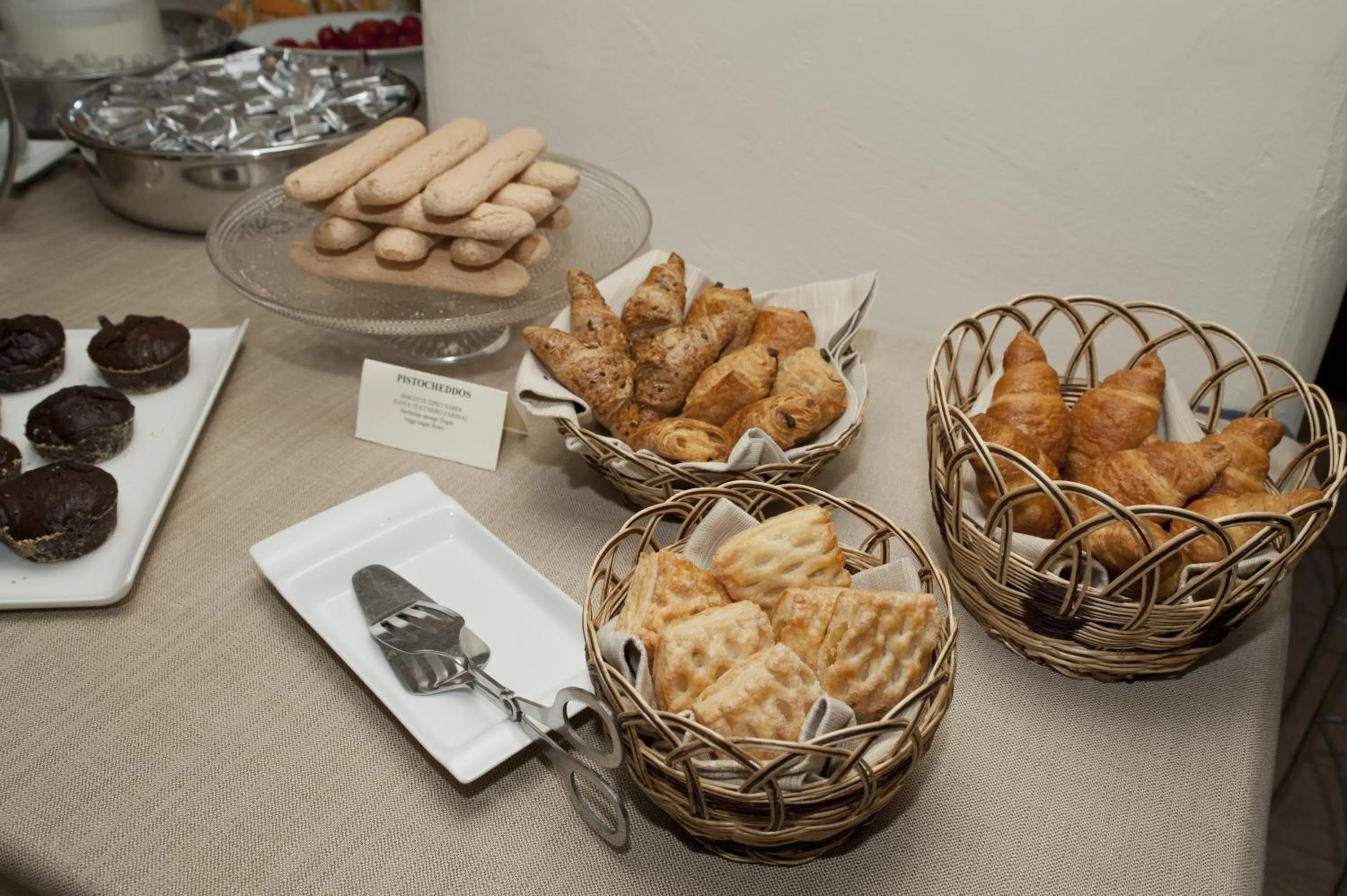 Restaurant/places to eat in Nascar Hotel