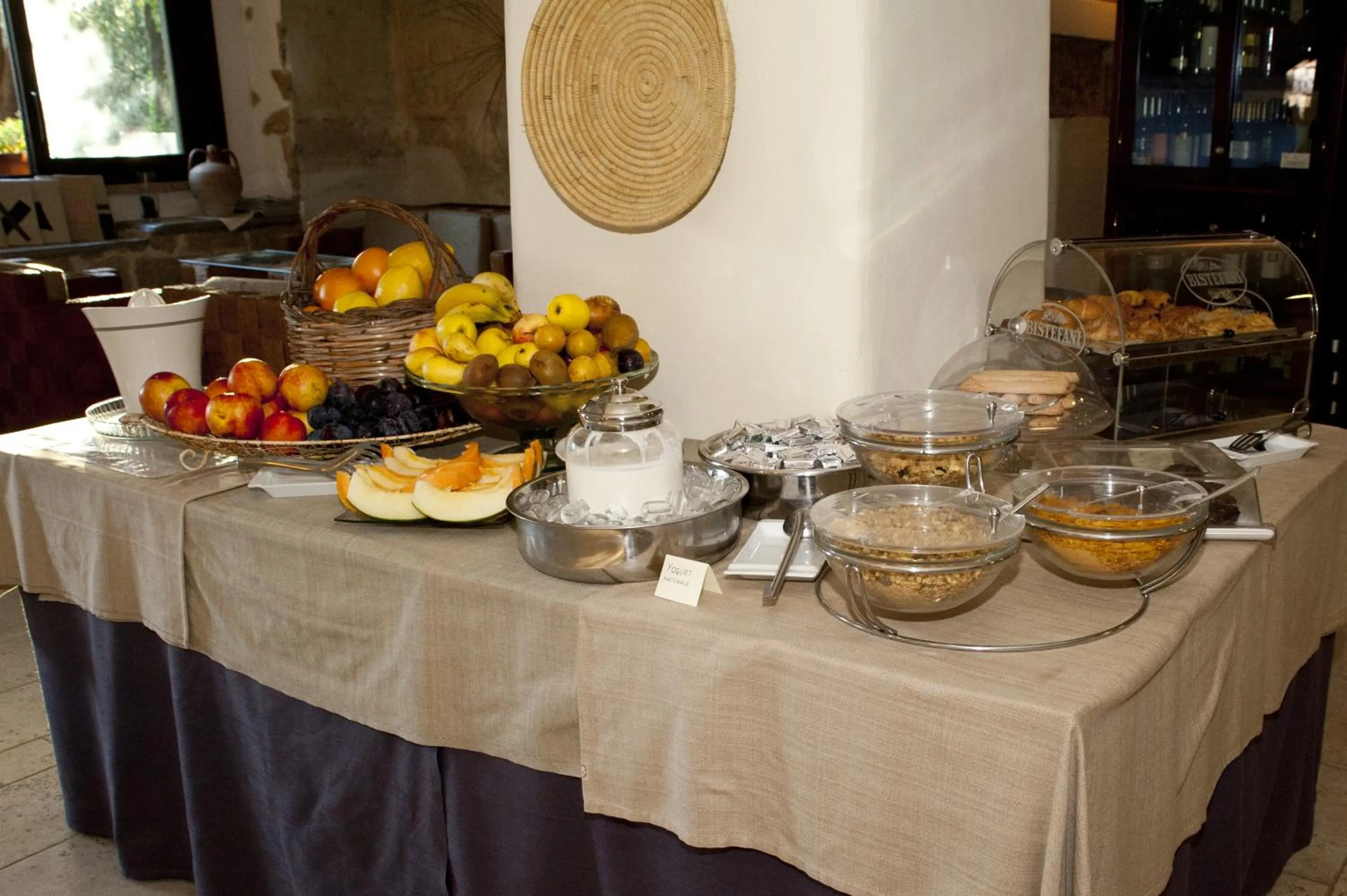 Restaurant/places to eat in Nascar Hotel