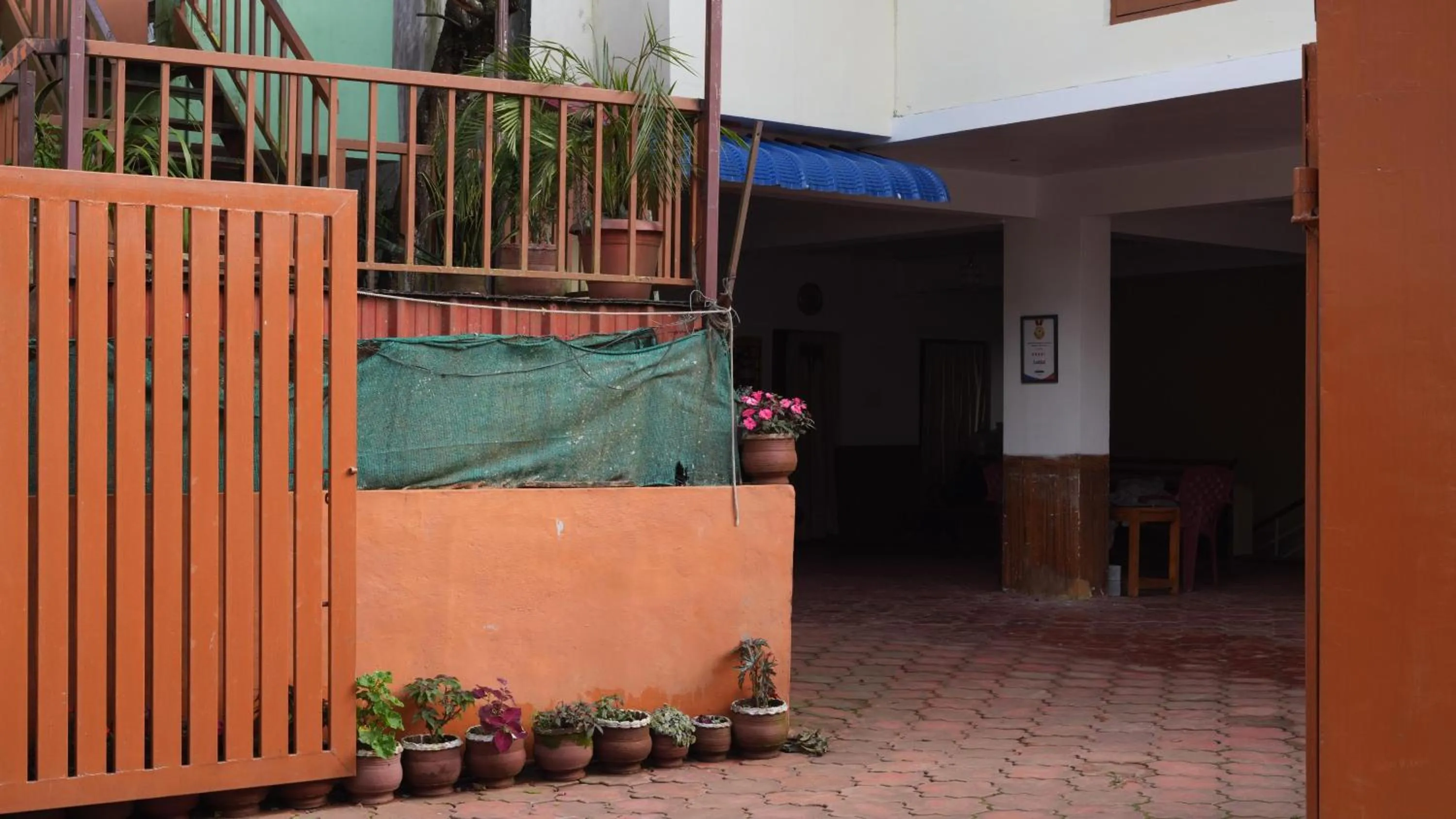 Satya Anand Cottage Pure Veg and Non Alcoholic Hotel