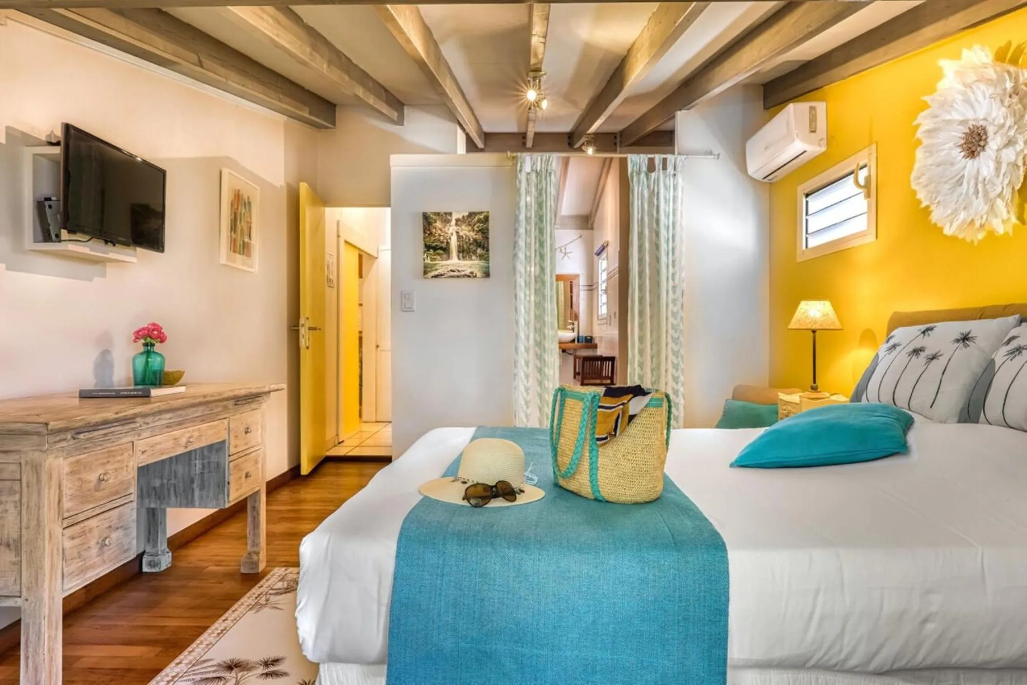 Bedroom, Bed in La Villa de la Plage